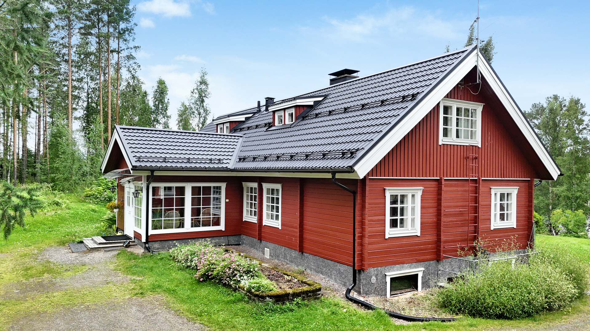 Julkisivu