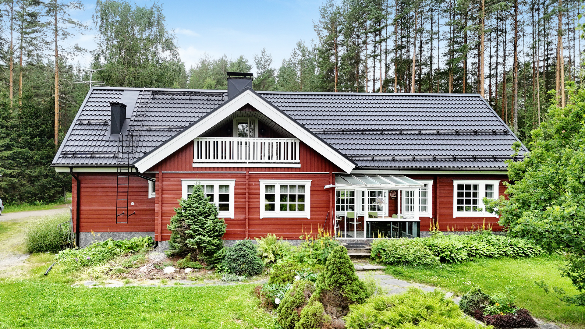 Julkisivu
