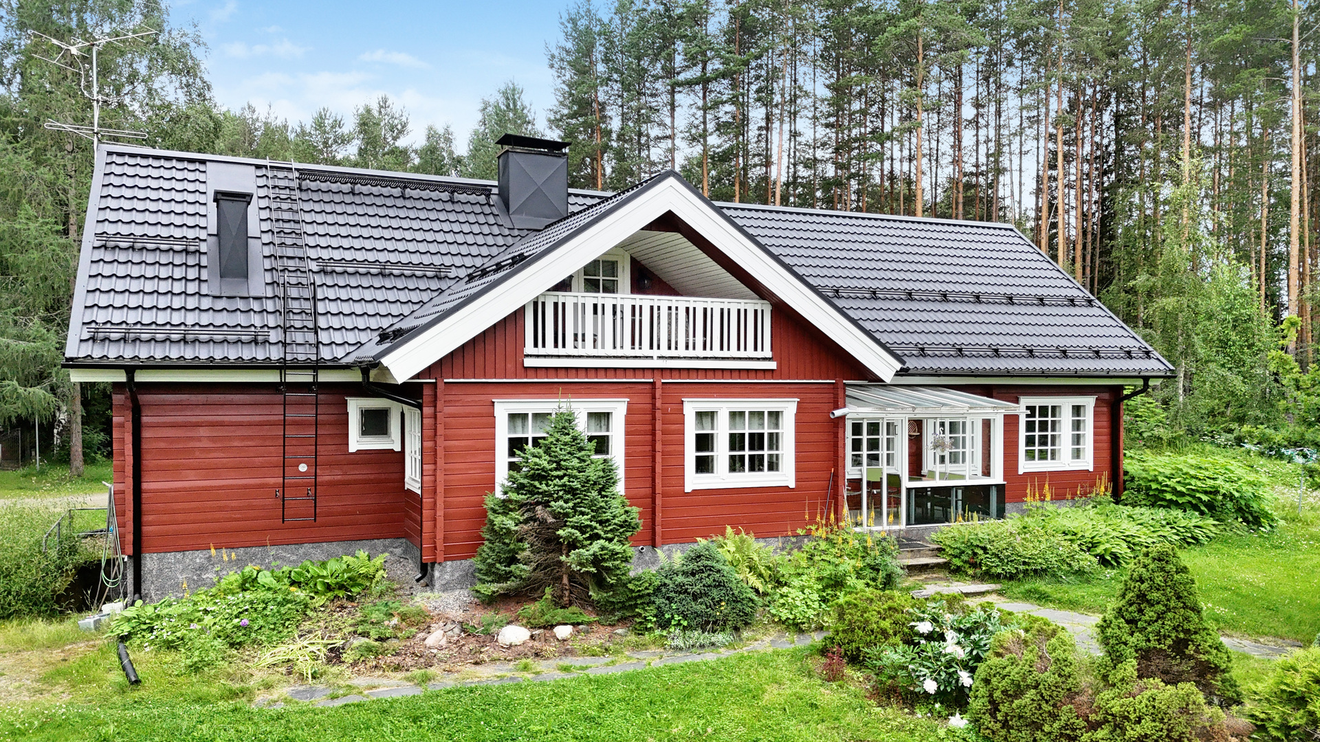 Julkisivu