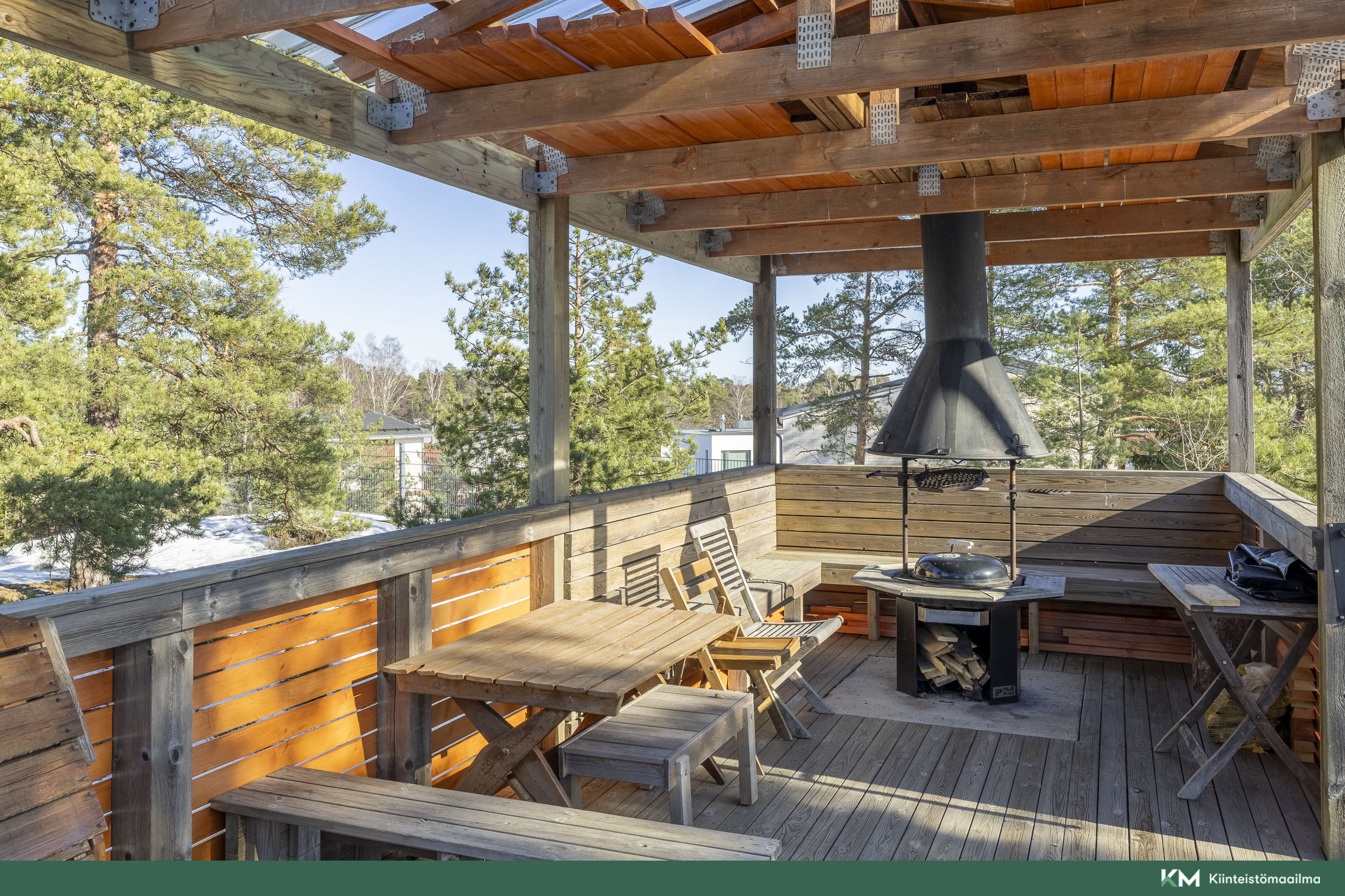 Viihtyisä grillikatos