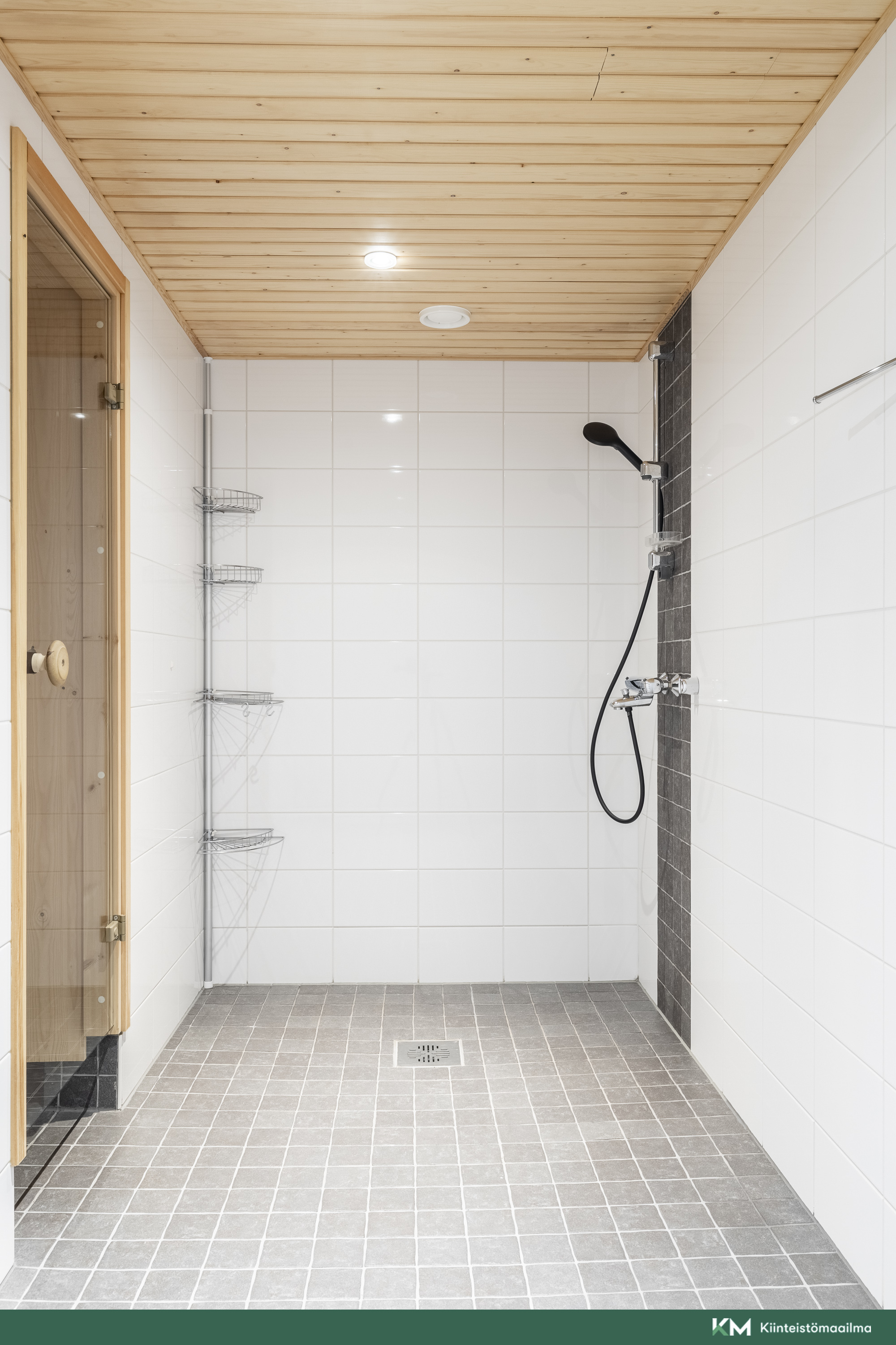 Kylpyhuone alakerrassa