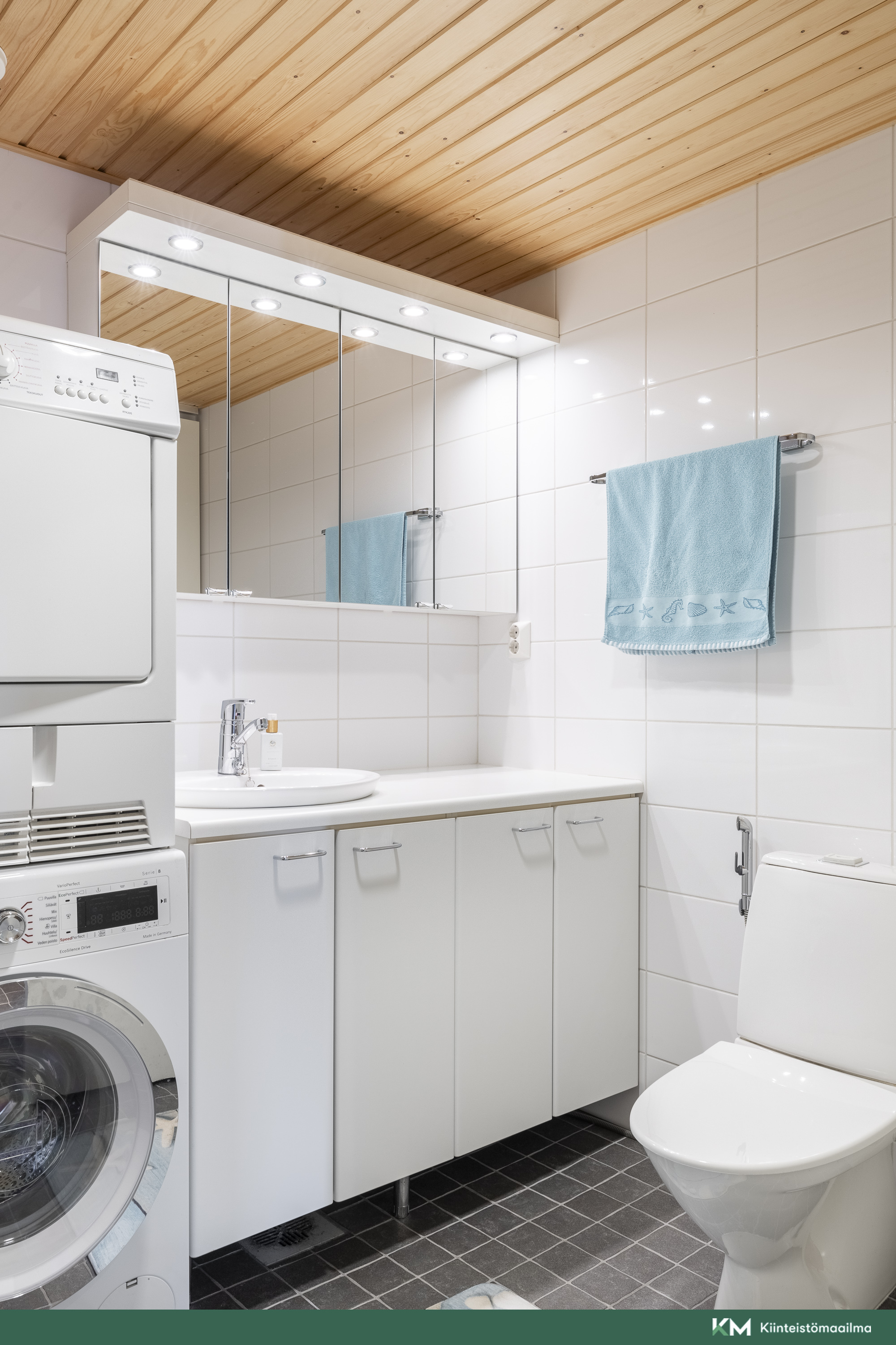 Kodinhoitohuone alakerrassa