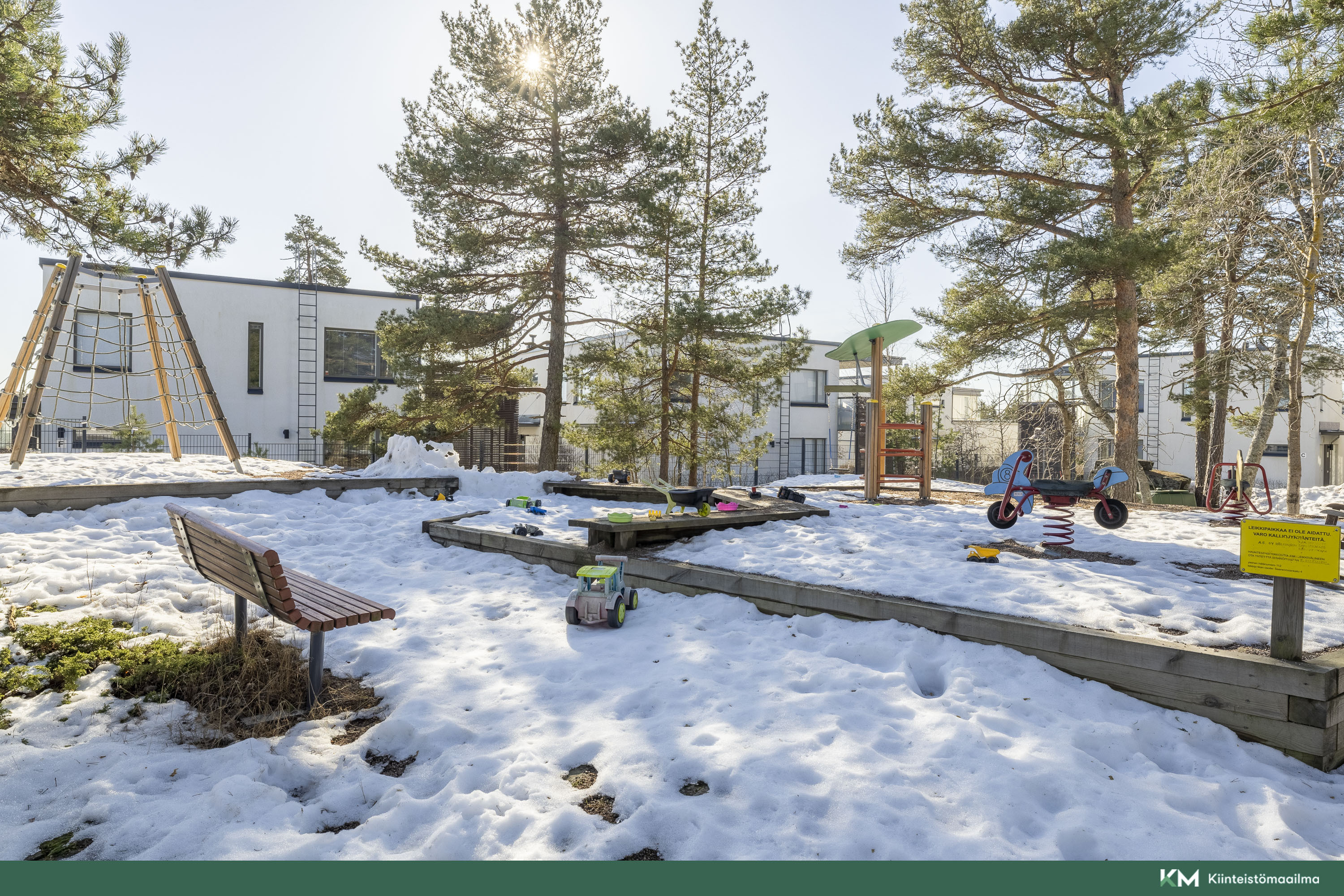 Taloyhtiön leikkipiha