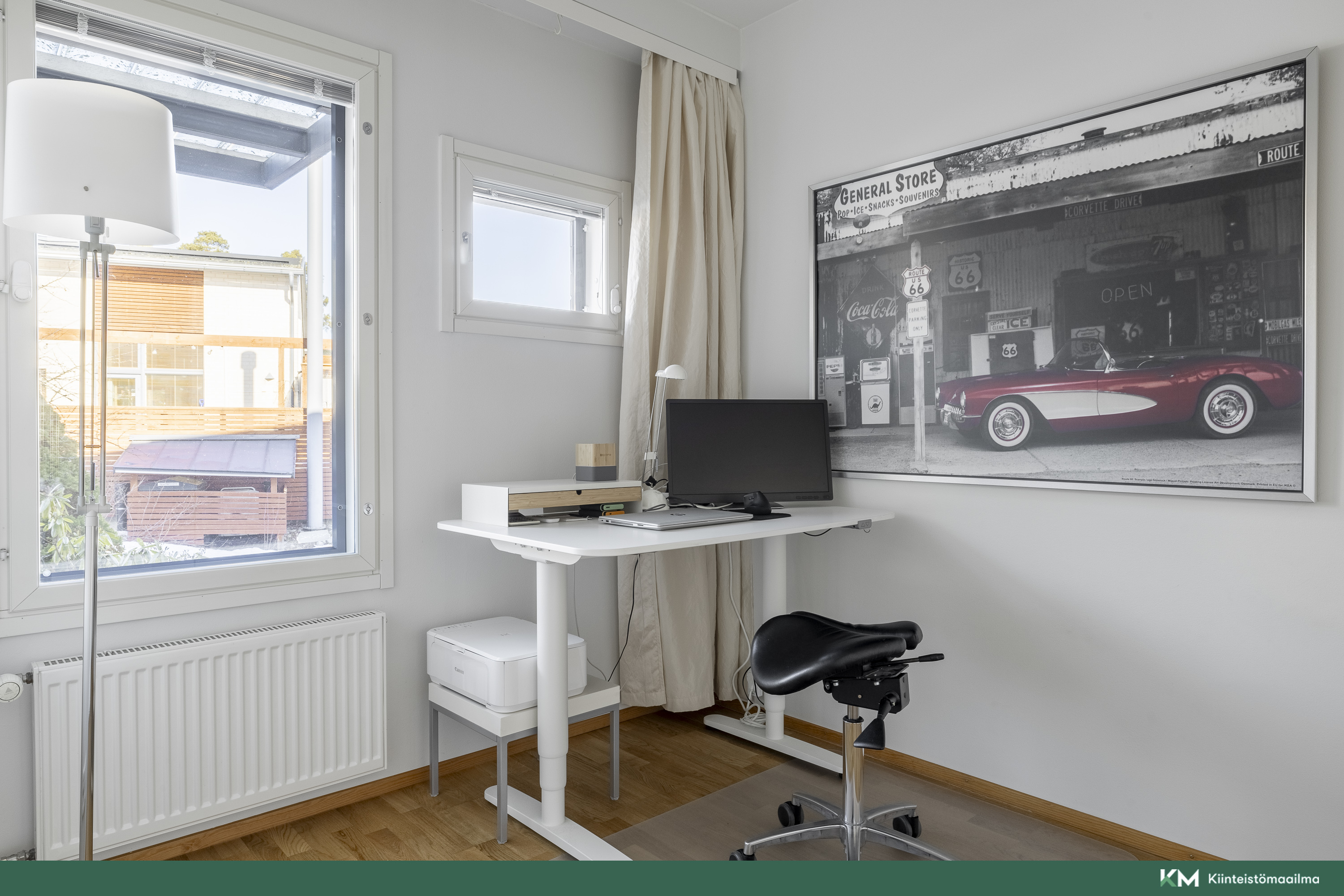 Makuu-/työhuone alakerrassa