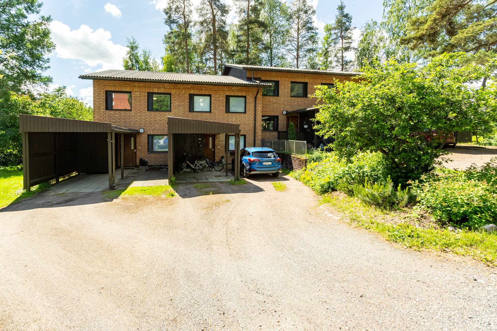 Julkisivu