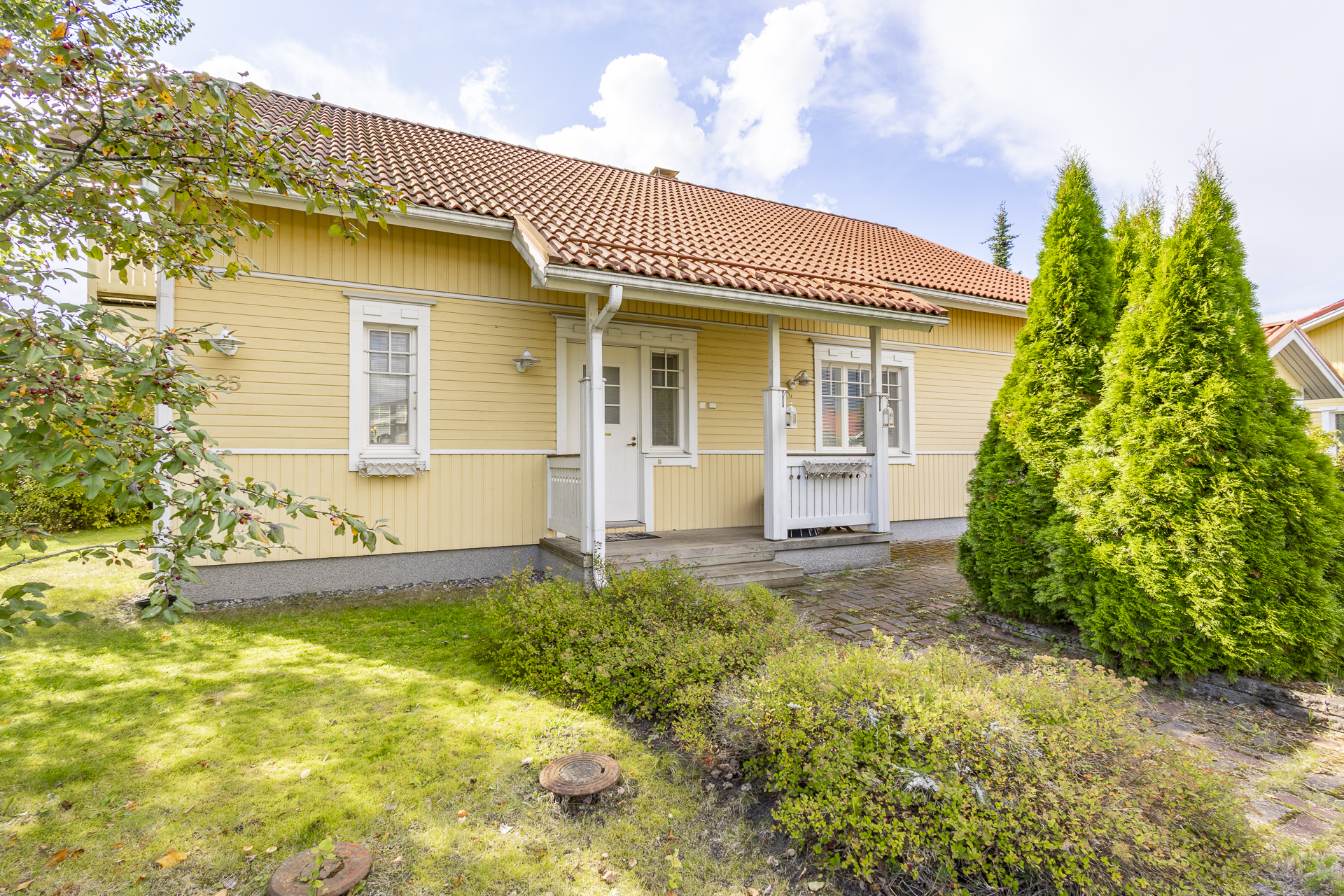 etuterassi ja sisäänkäynti