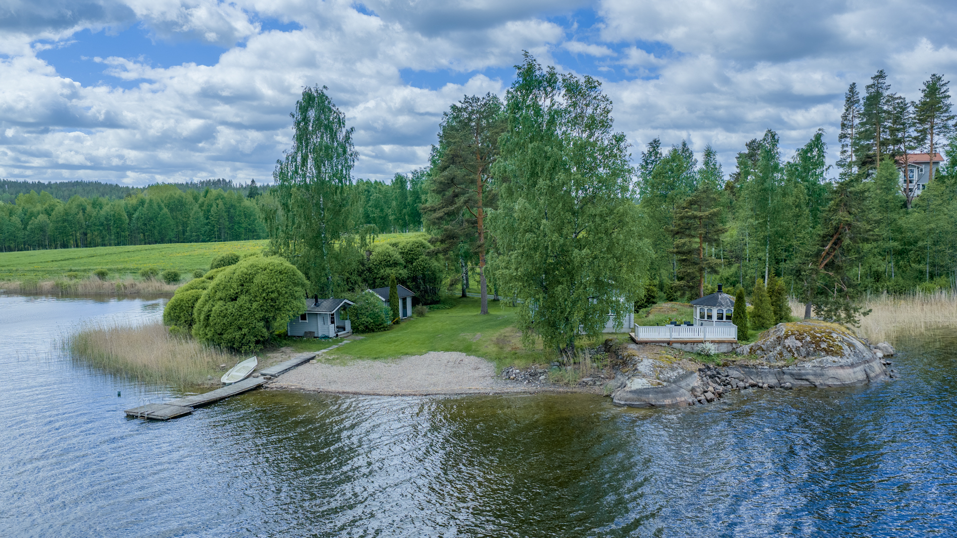 Erillinen mökki