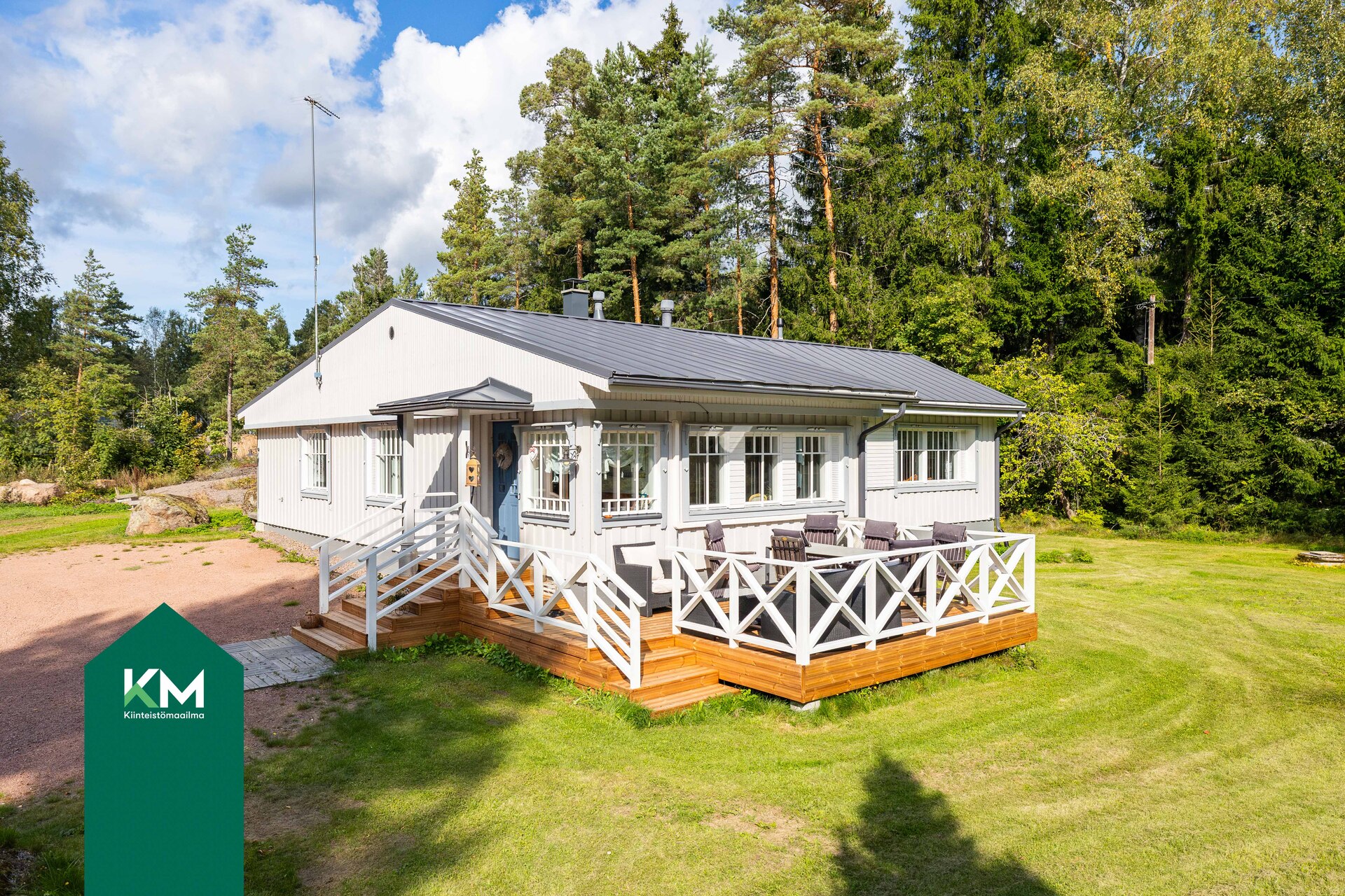 Talo on osittain hirsirunkoinen