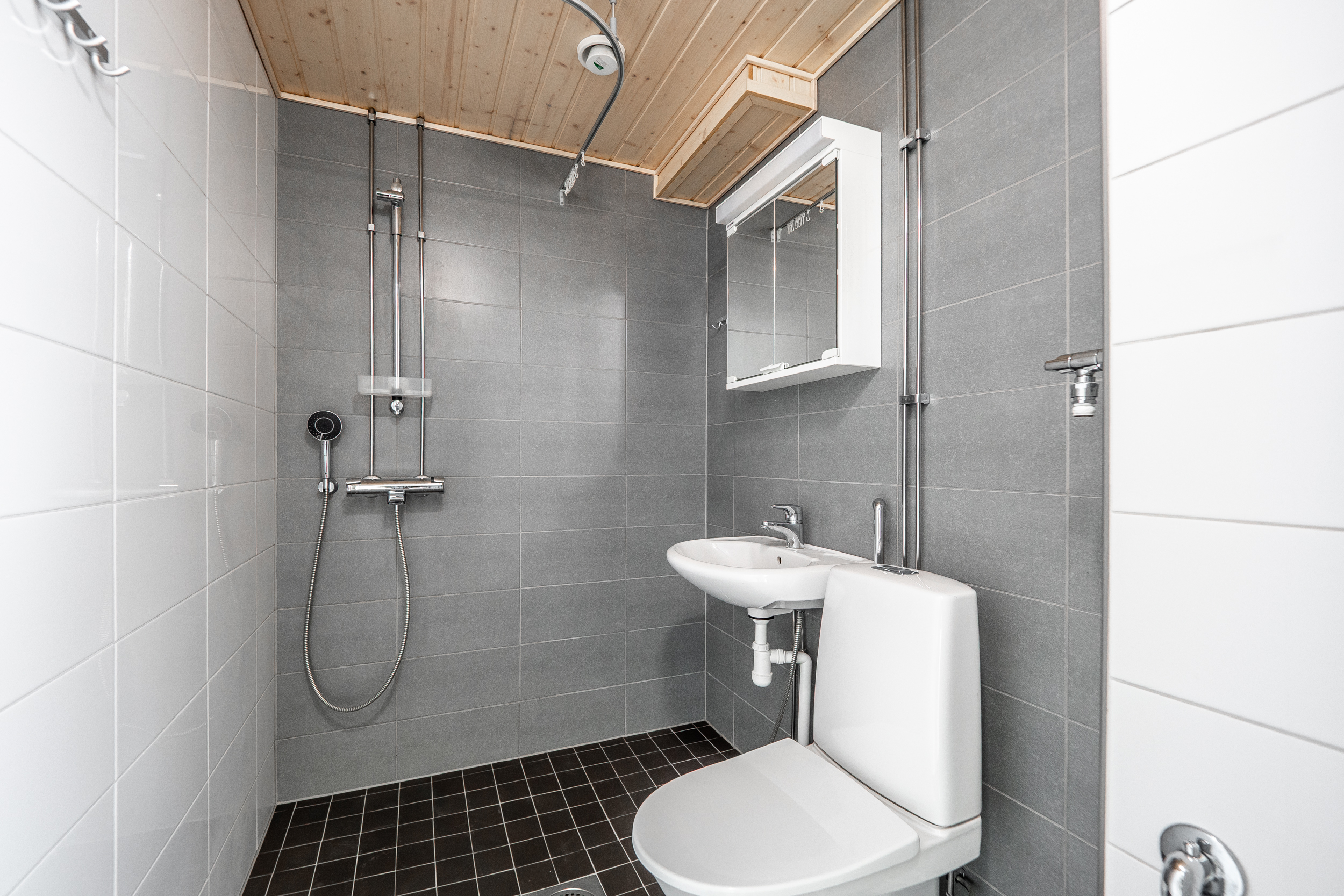 Remontoitu kylpyhuone