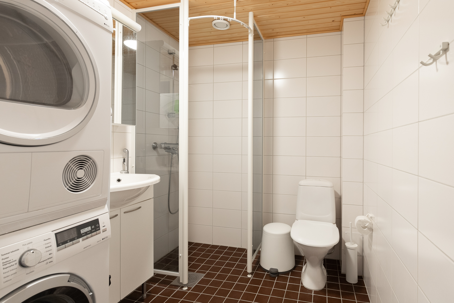 Alakerran kylpyhuone