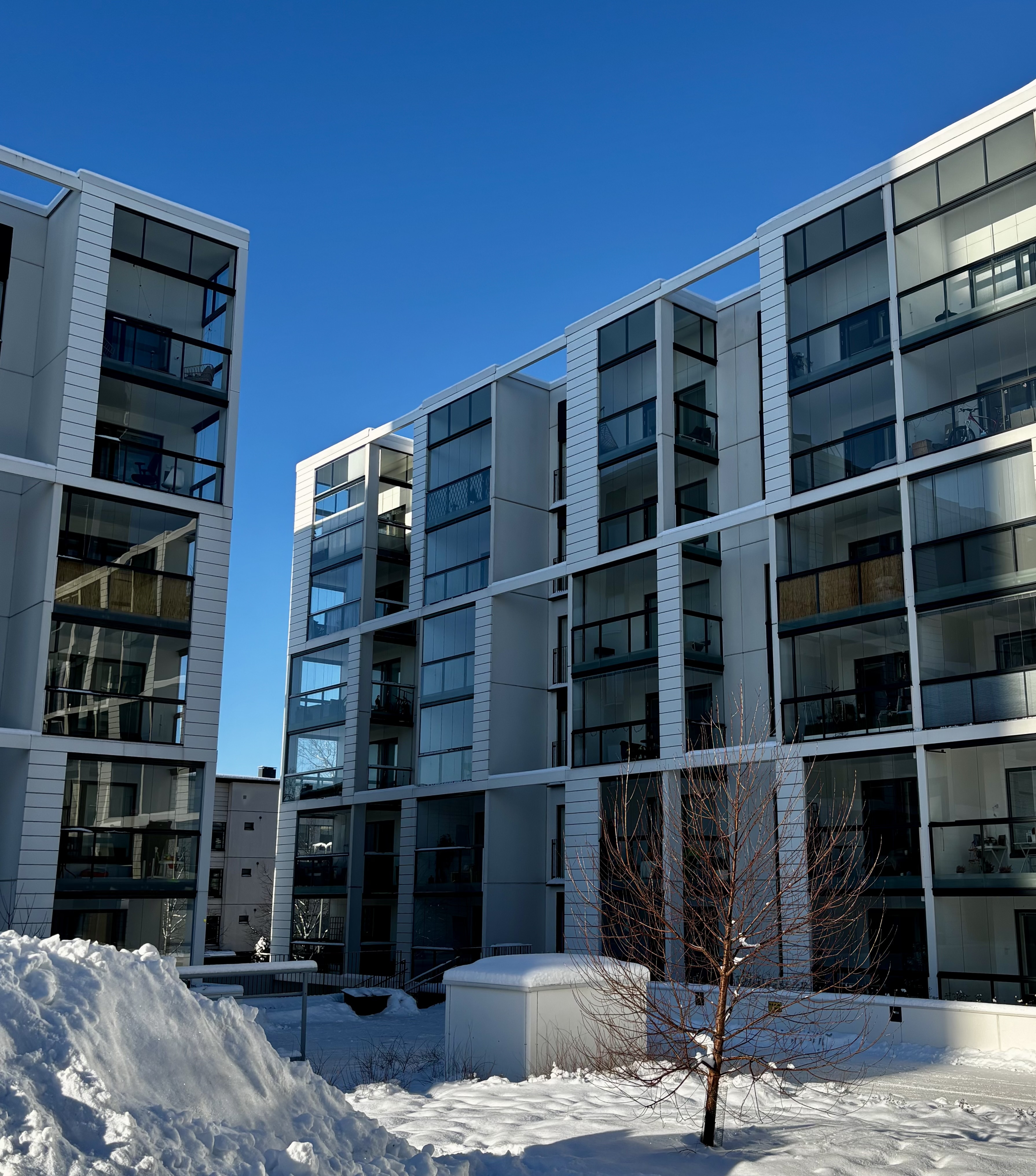 Taloyhtiön sisäpihaa