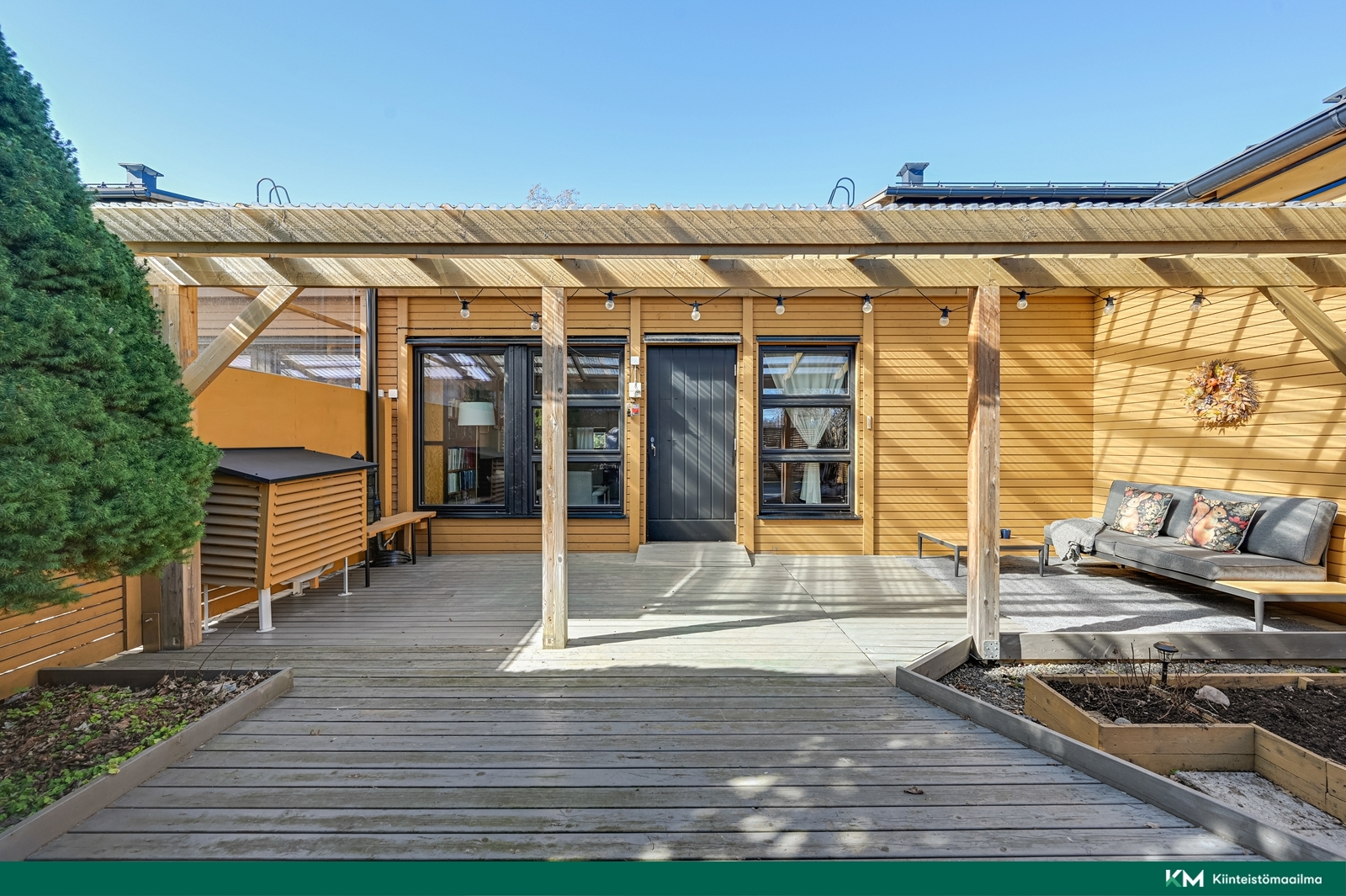 Takapiha on suuri ja suojaisa