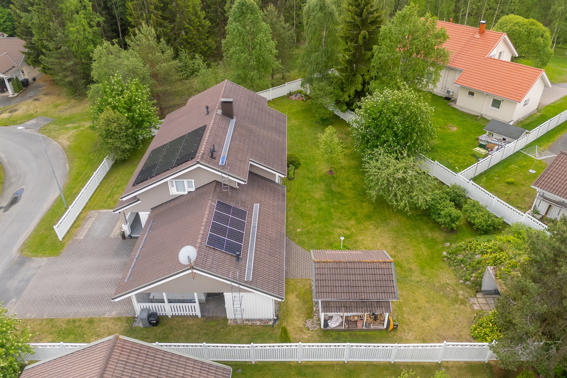 Aurinkopaneelit sähkön tuottoon