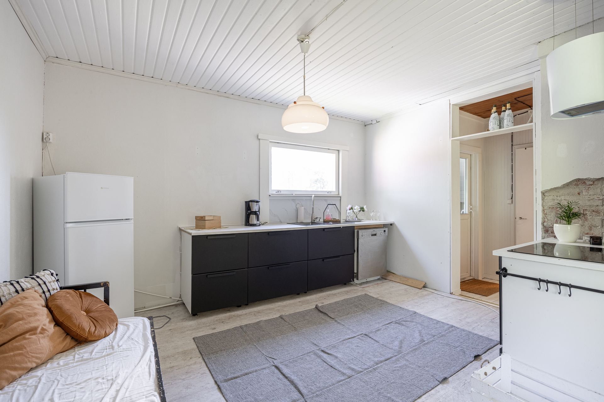 Alakerran keittiö