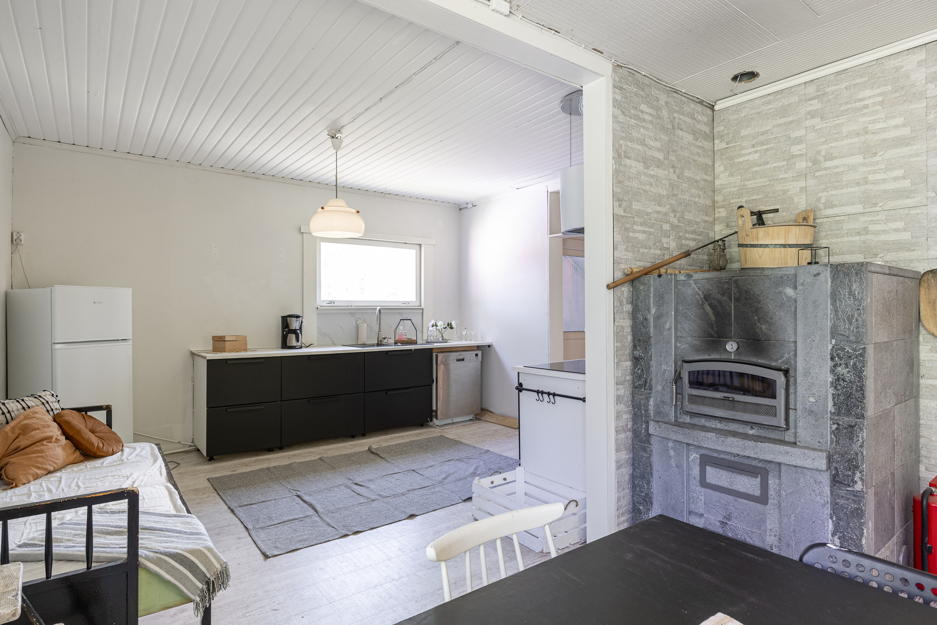 Alakerran keittiö