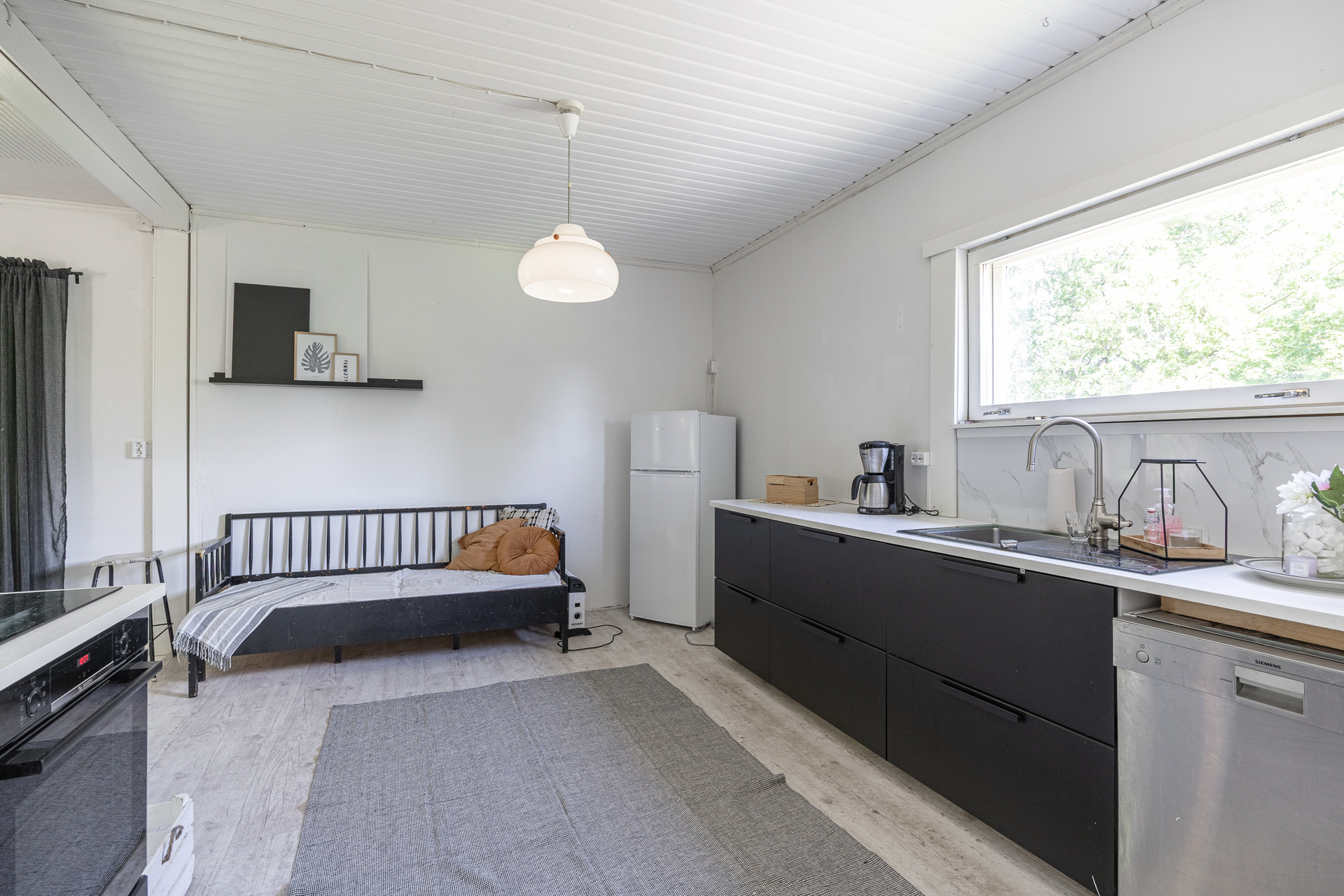 Alakerran keittiö