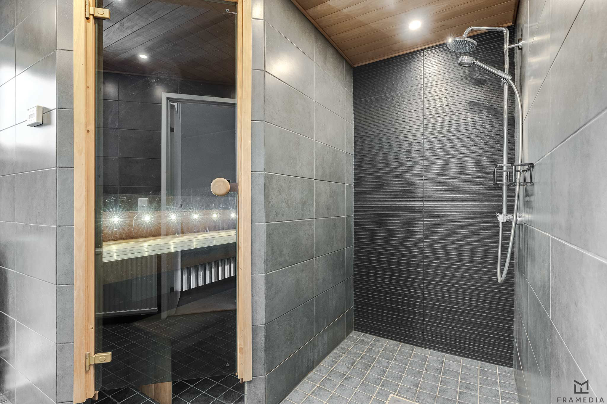 Laadukkaasti varusteltu kylpyhuone on remontoitu v.2018