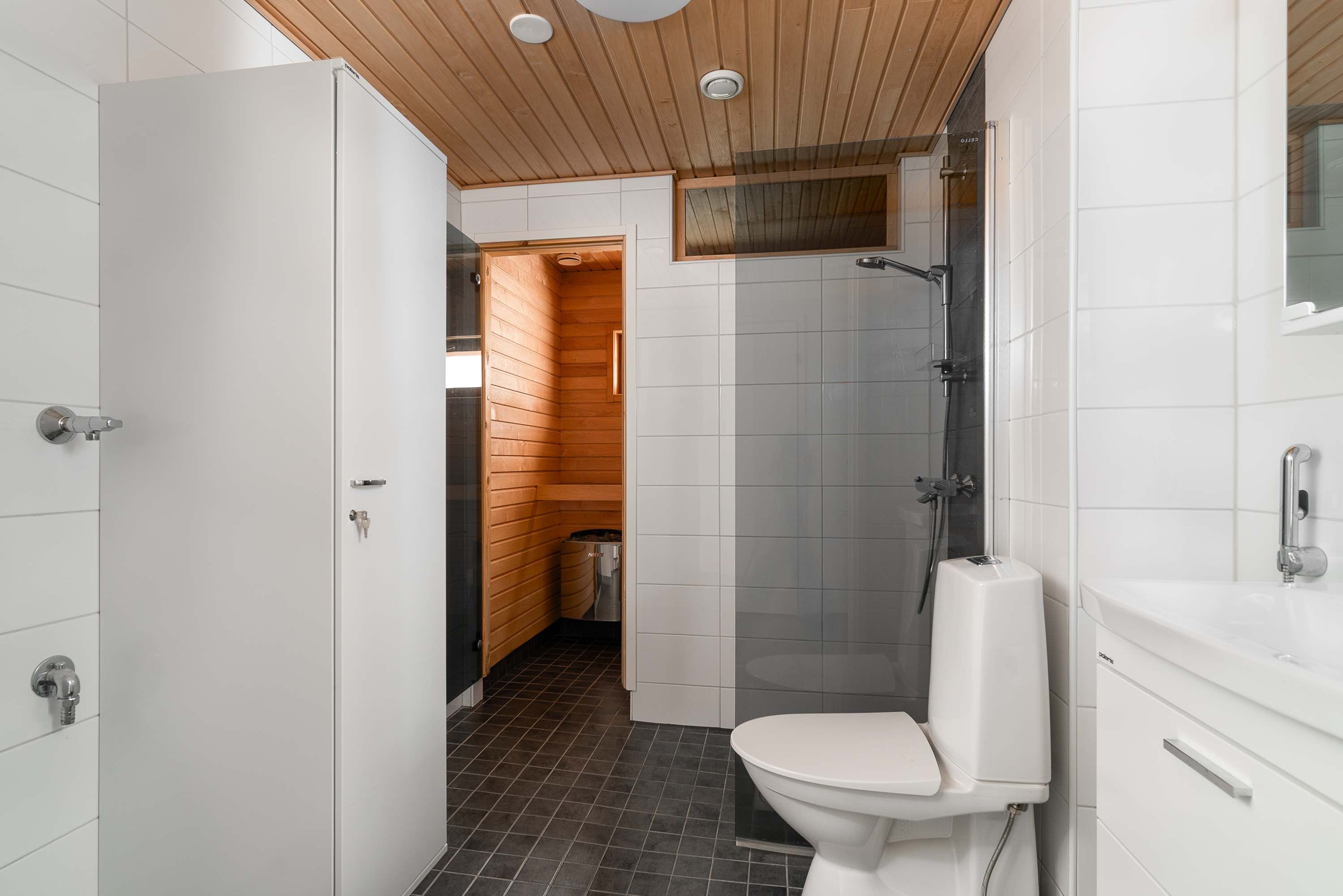 Remontoitu kylpyhuone