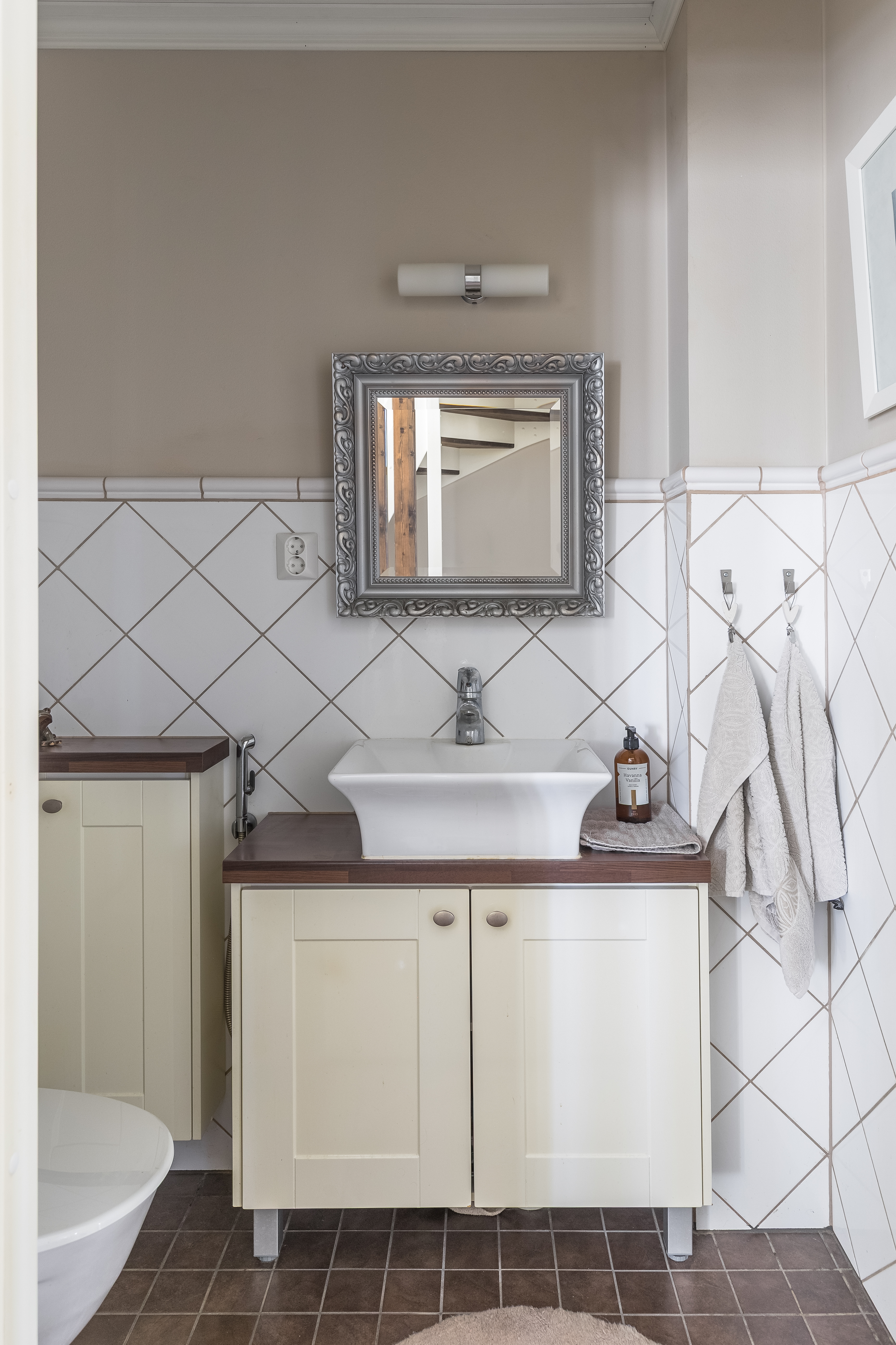 Keskikerroksen erillinen wc