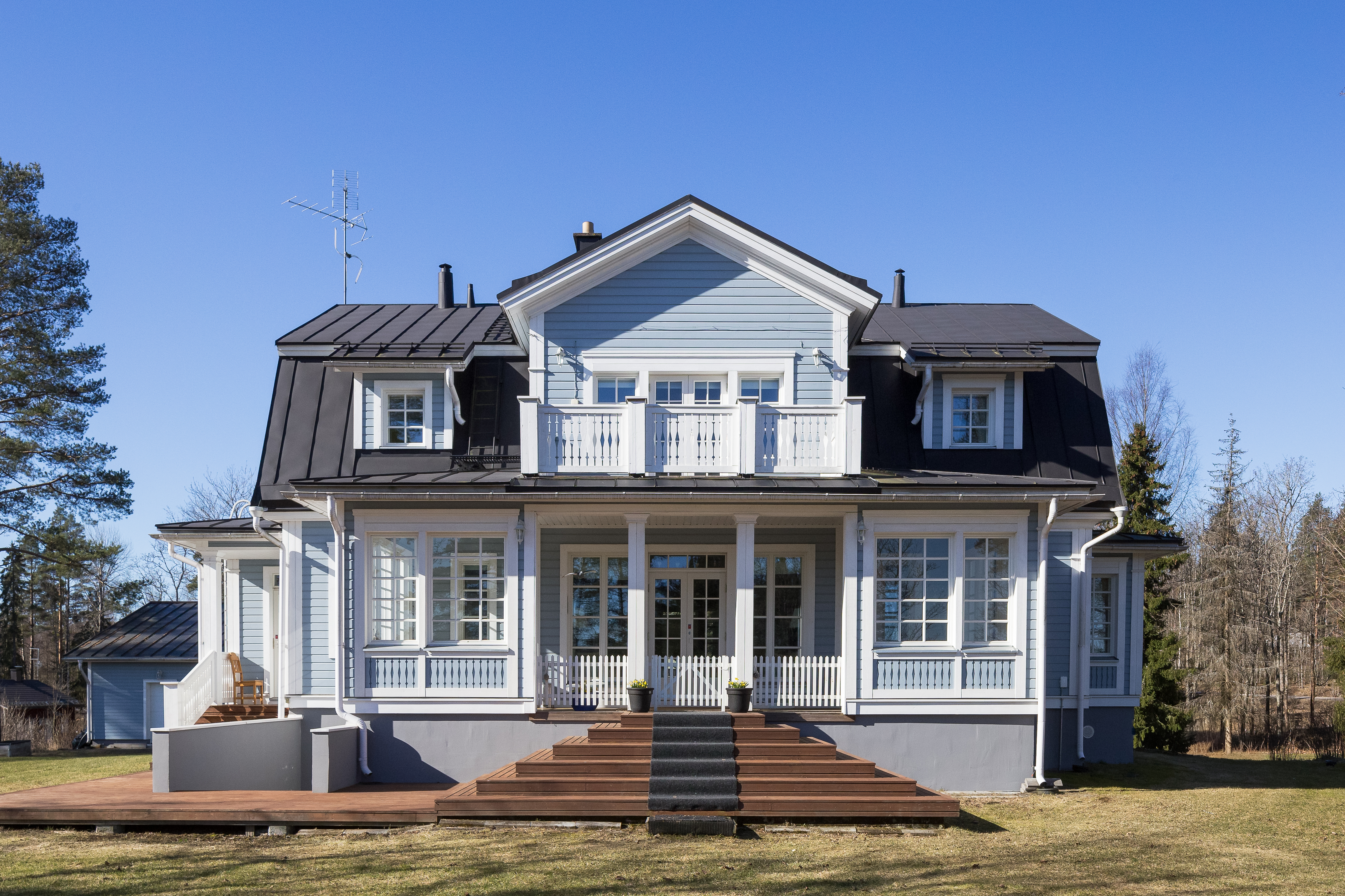 Julkisivu koillisen suuntaan