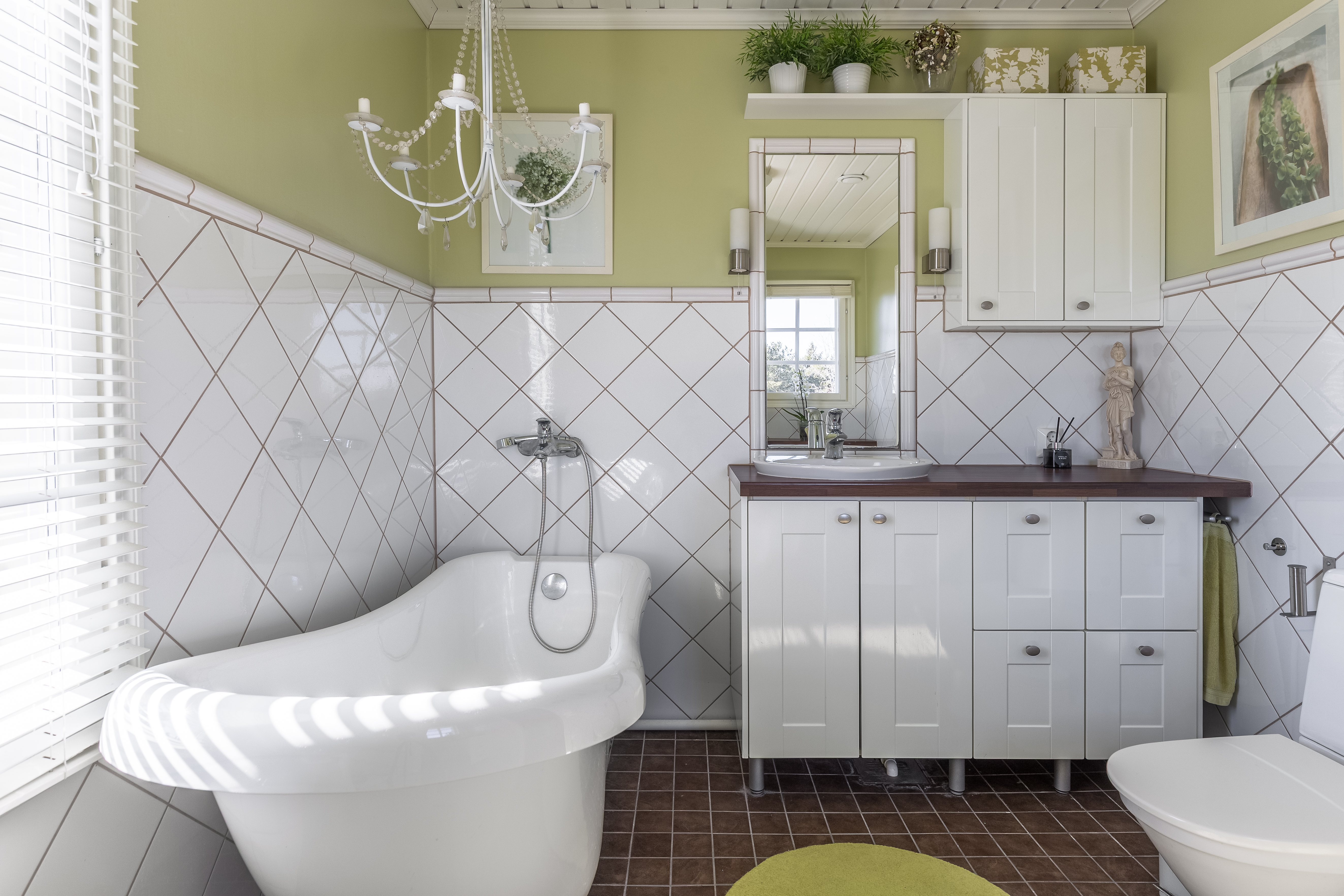 Päämakuuhuoneen kylpyhuone