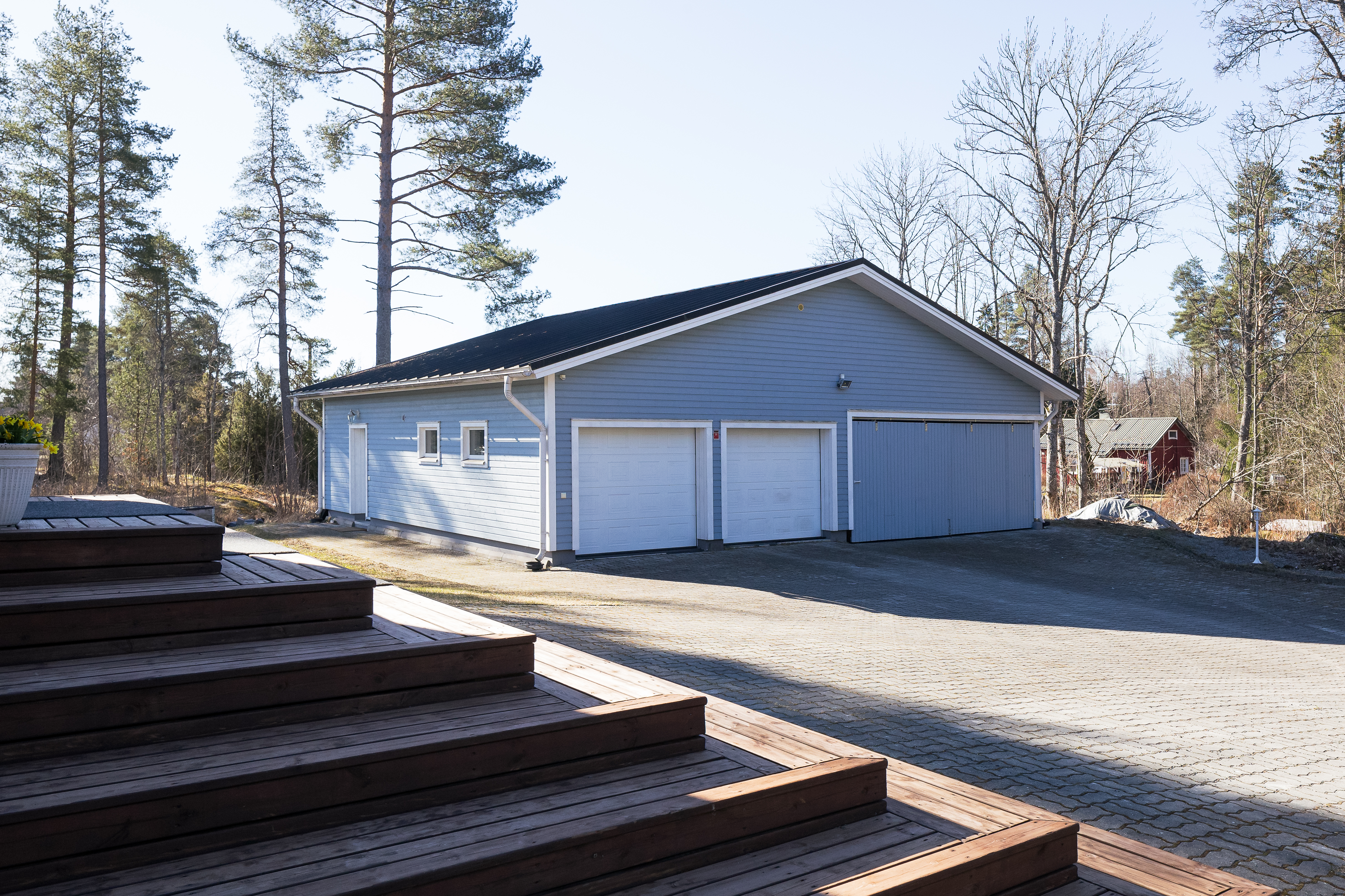 Autotalli ja -katos, varasto