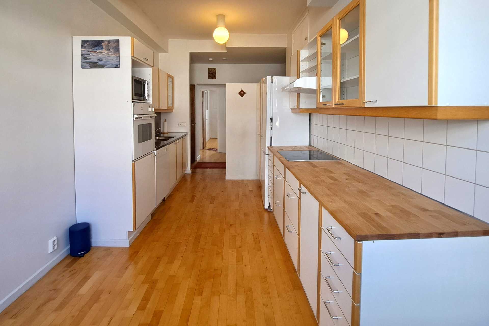 keittiö eteisen suuntaan