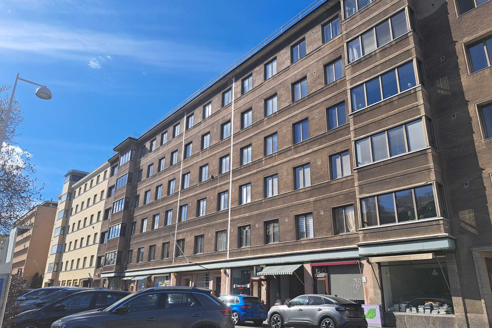 julkisivu Hesperianpuiston suunnalta