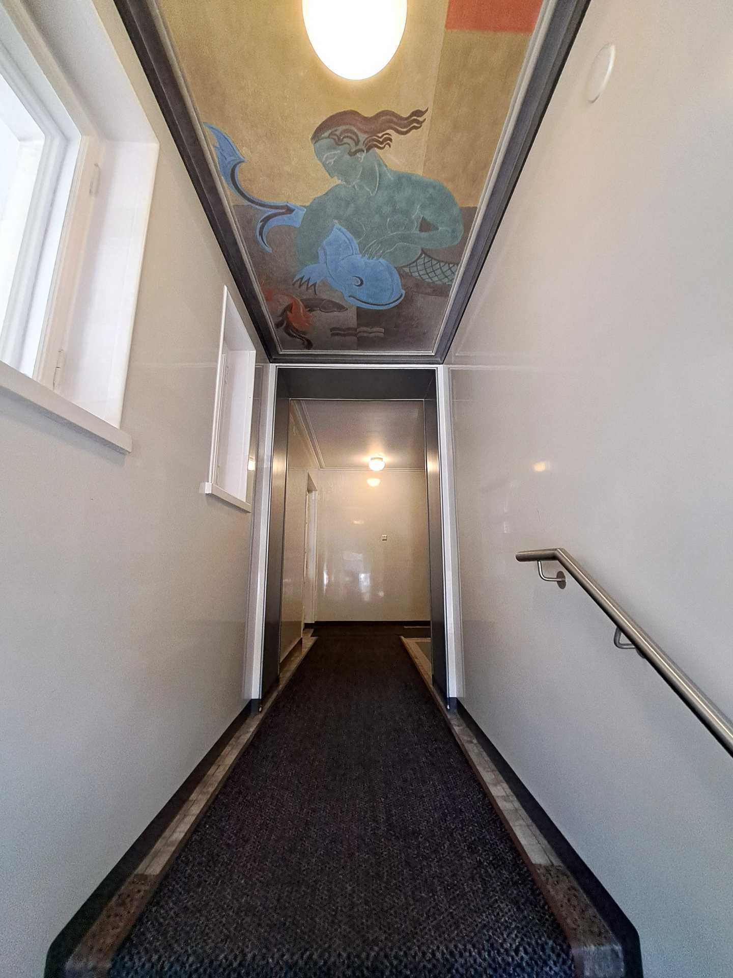 sisäänkäynti porrashuoneeseen