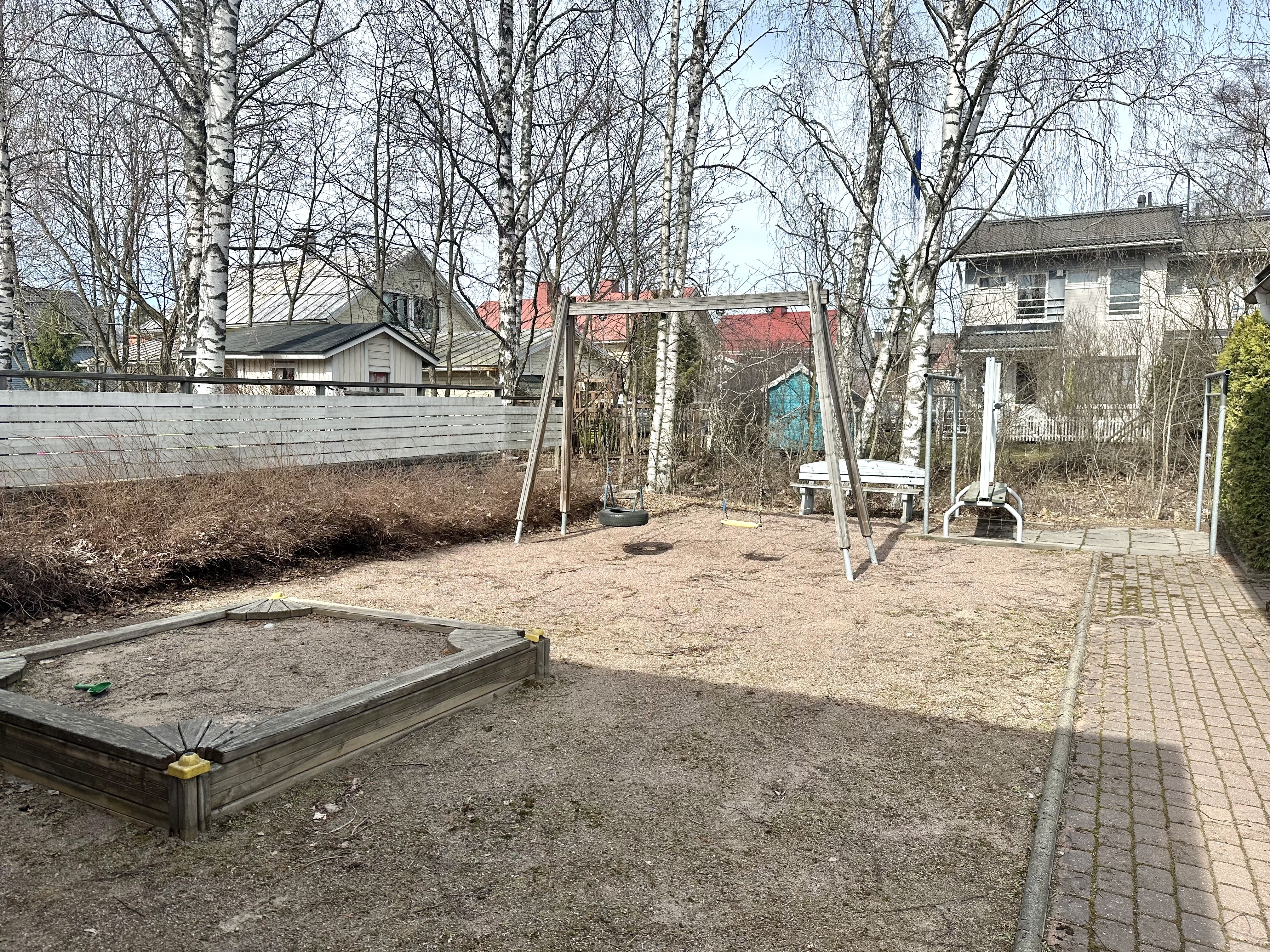 Saramäentie 9a, Paloheinä, Helsinki