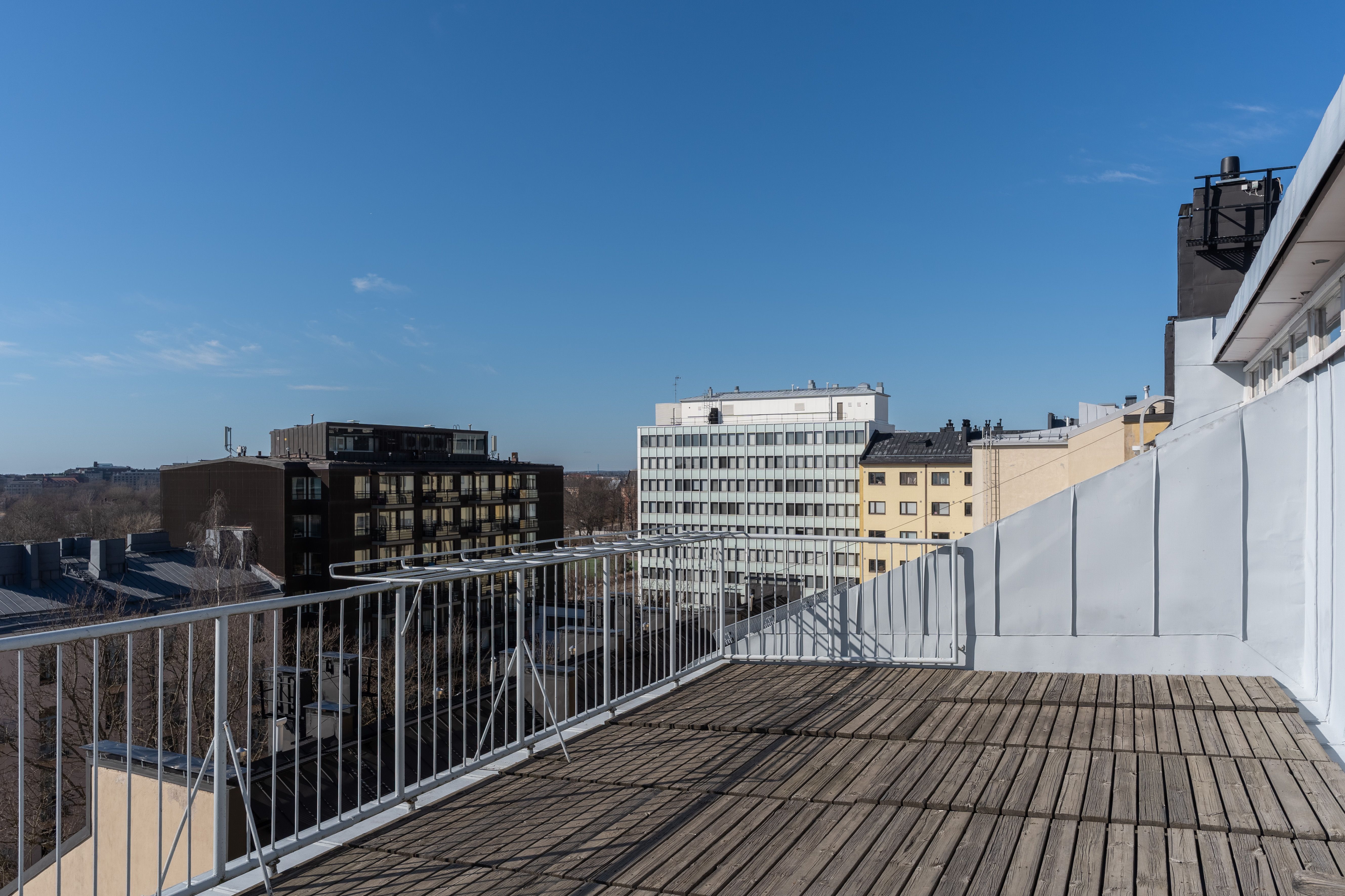 Yhtiön kattoterassi.