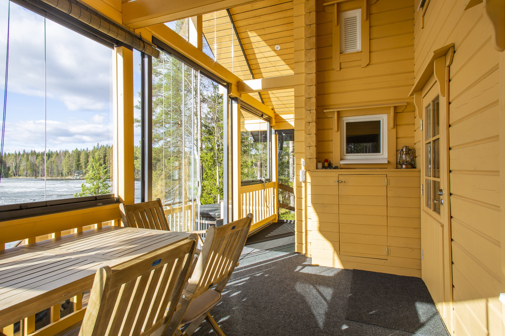 Lasitettu kuisti on kuin yksi huone lisää