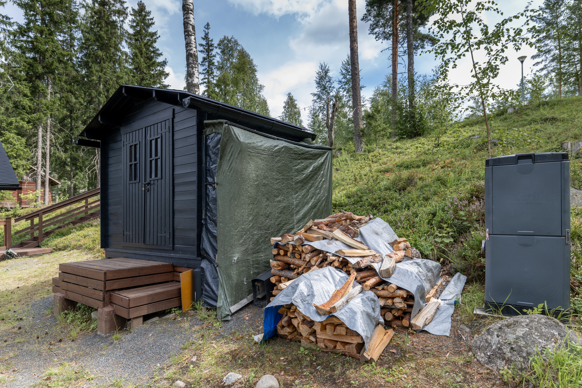 Rinteessä varastotilaa
