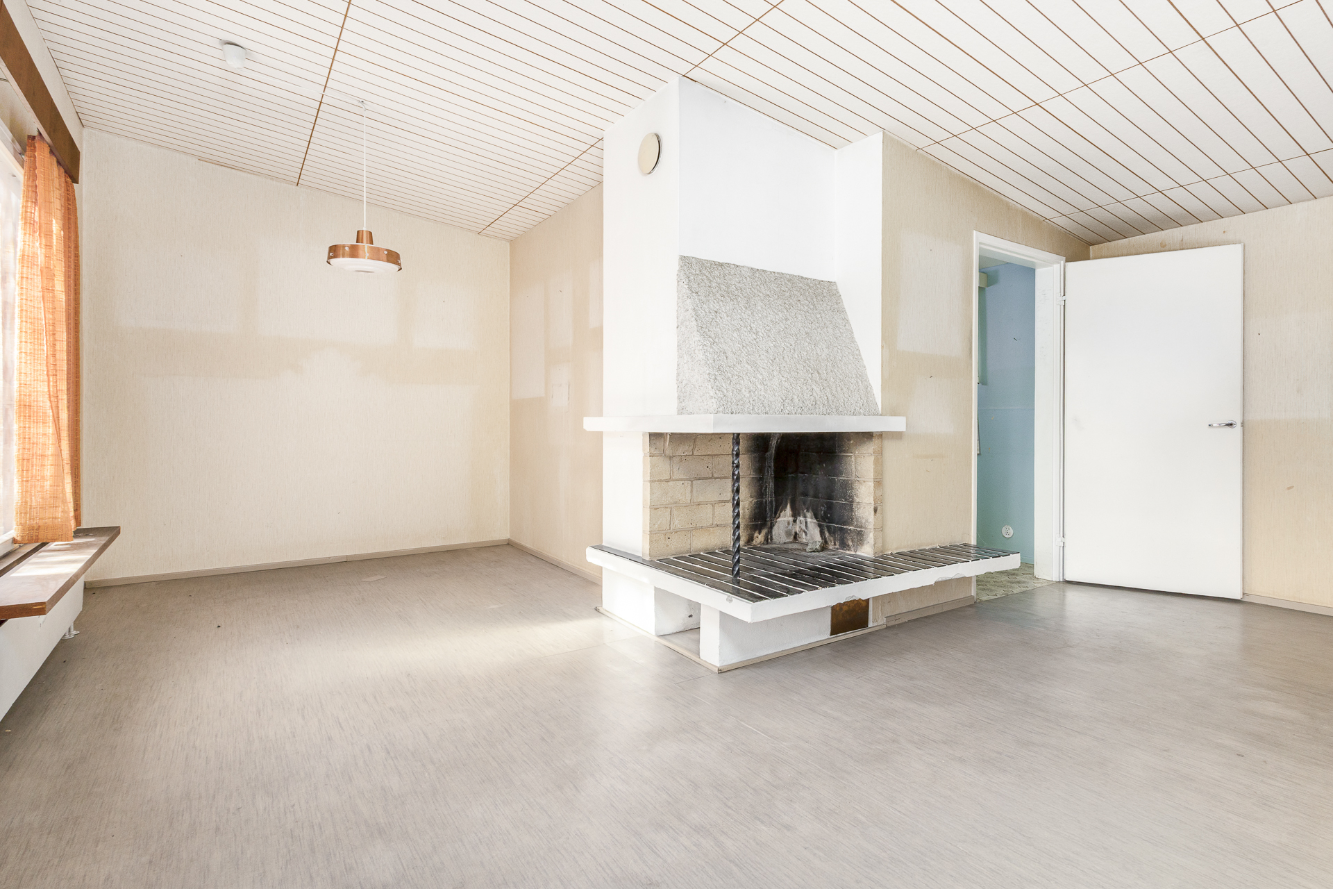 lisärakennuksen huonetilaa