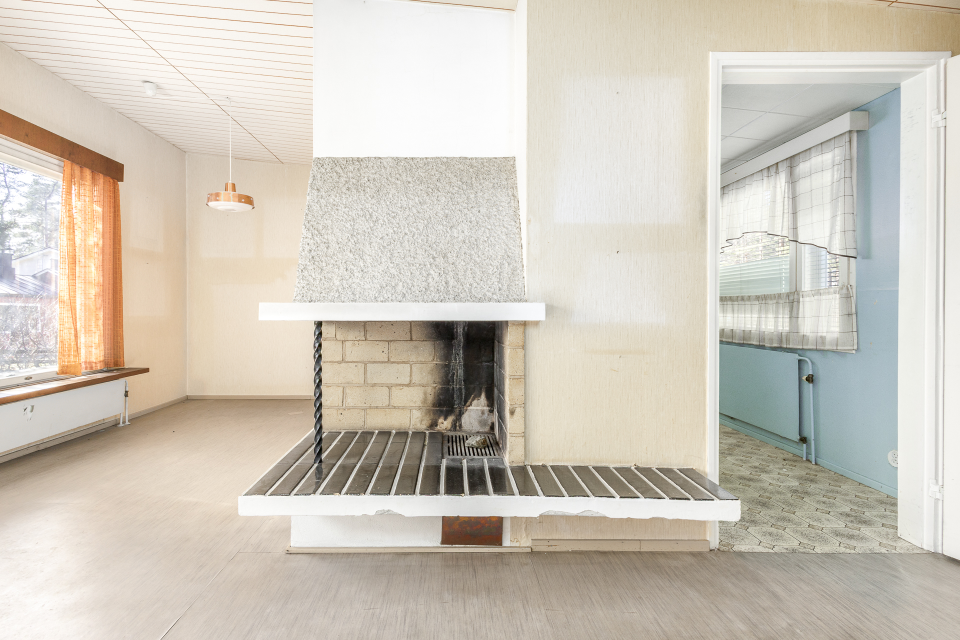 lisärakennuksen avotakka