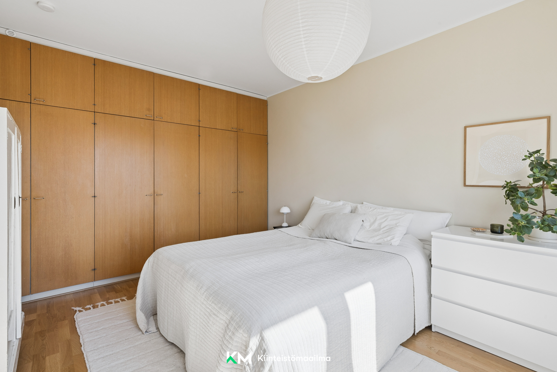 Makuuhuone on valoisa