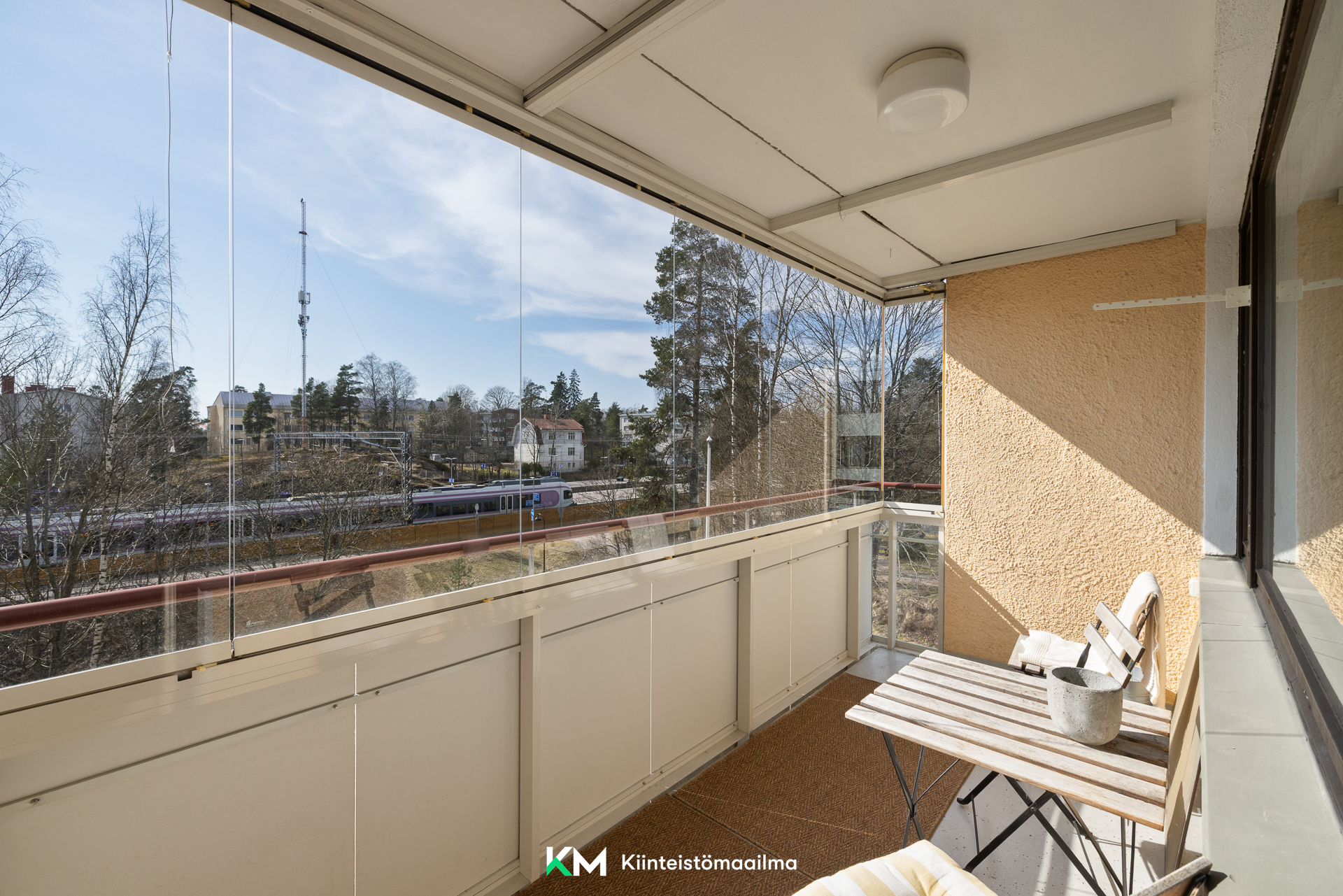 Tilava eteläparveke