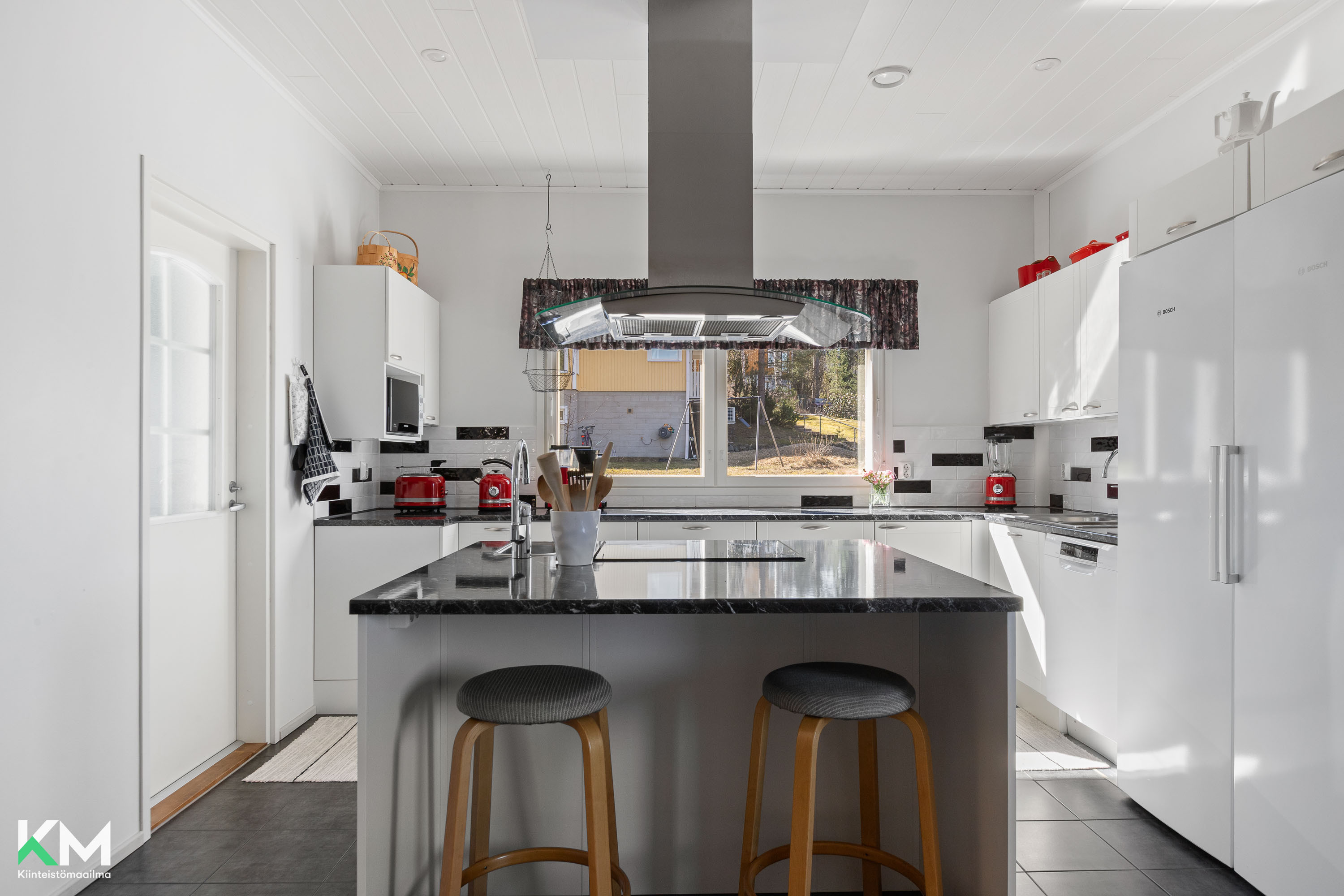 Tuliniementie 8, Vantaa