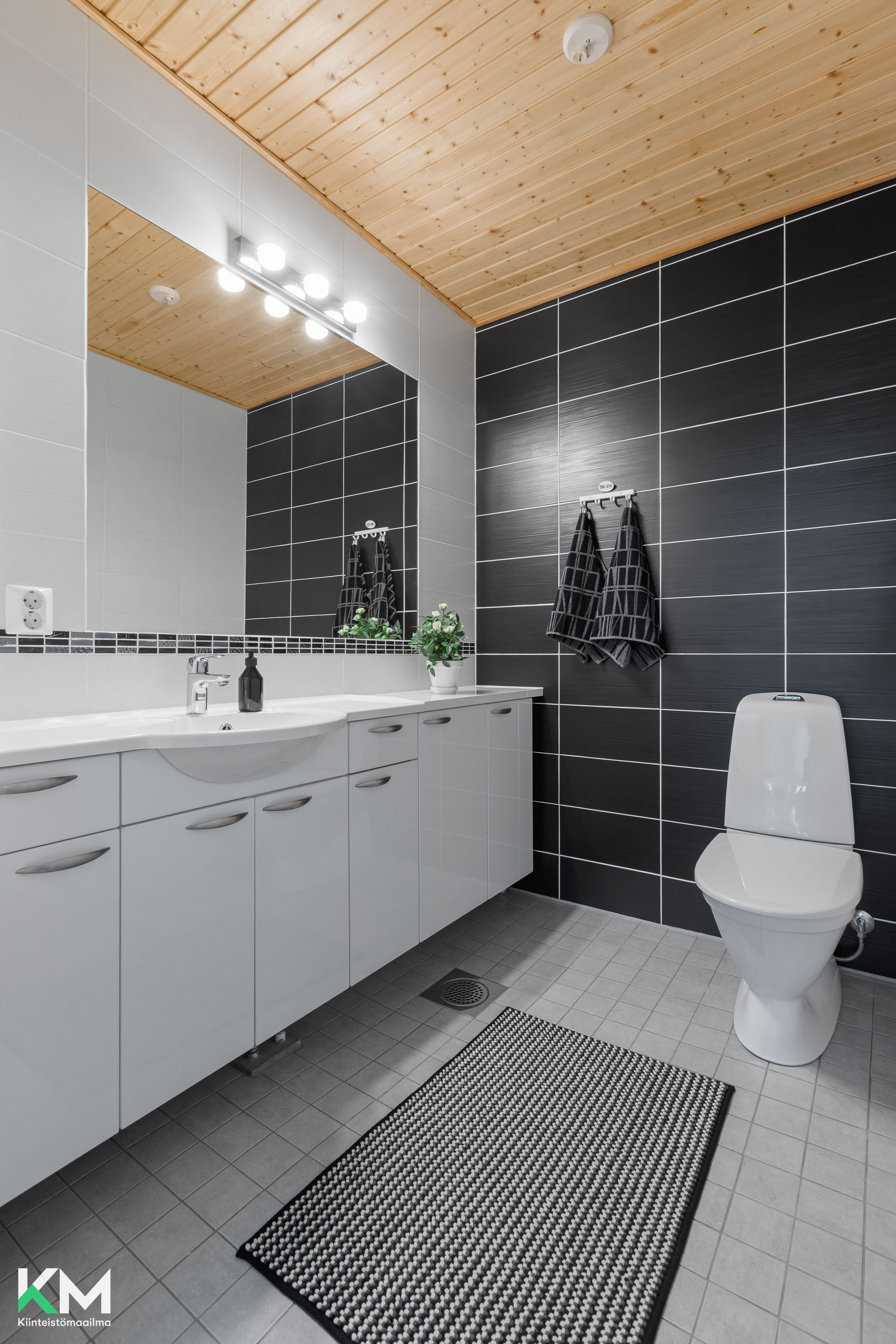 Tuliniementie 8, Vantaa