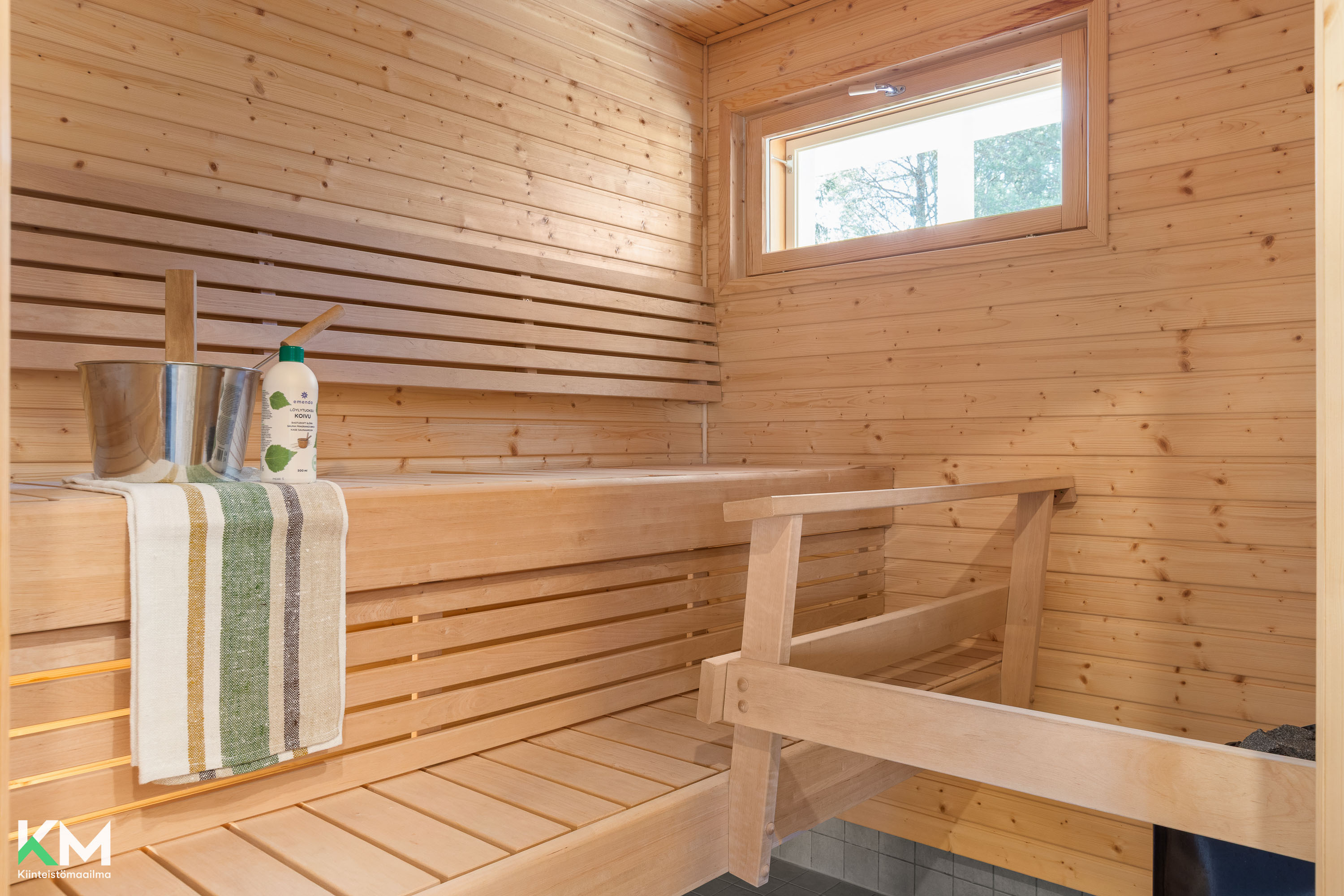 Tuliniementie 8, Vantaa