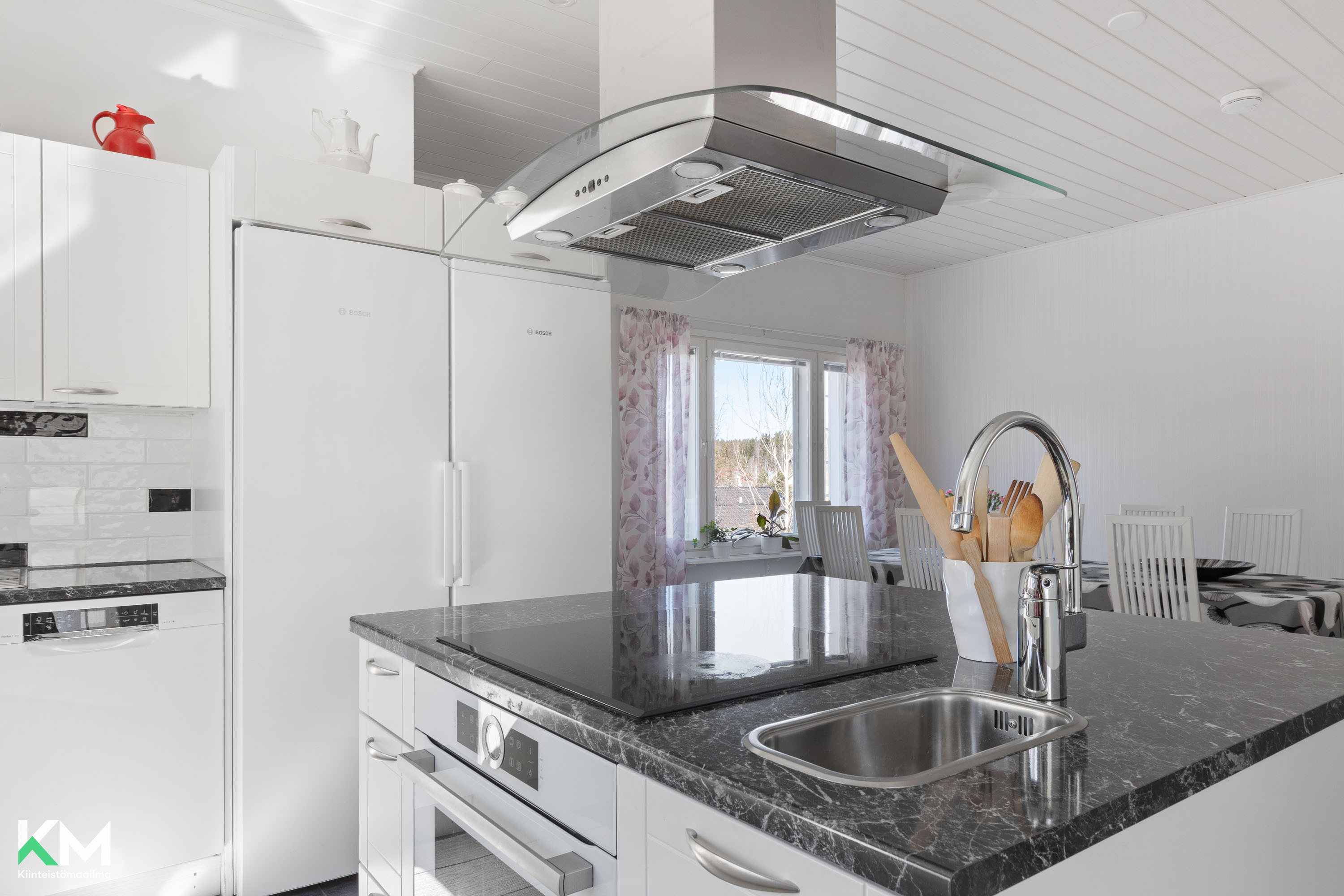 Tuliniementie 8, Vantaa