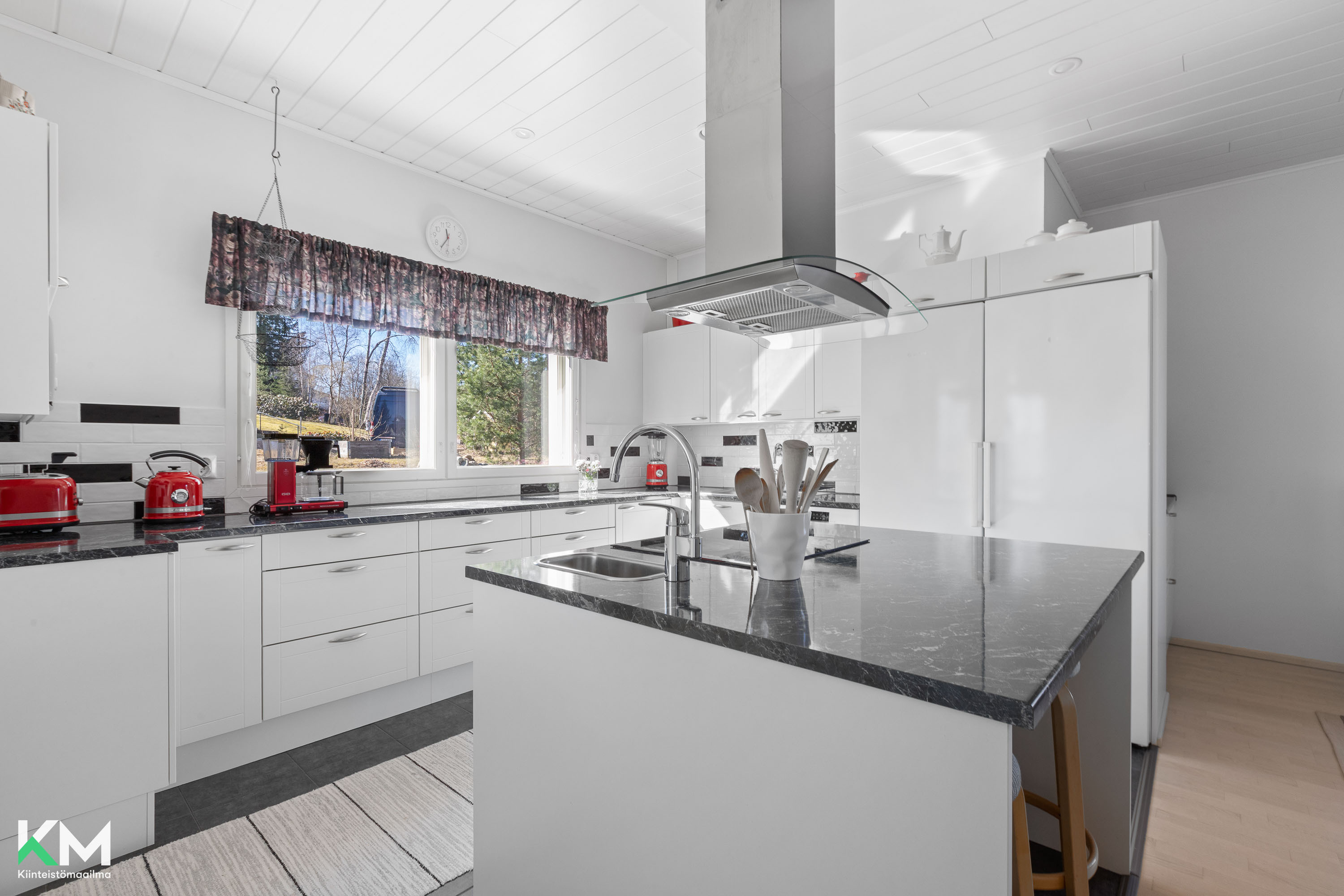 Tuliniementie 8, Vantaa