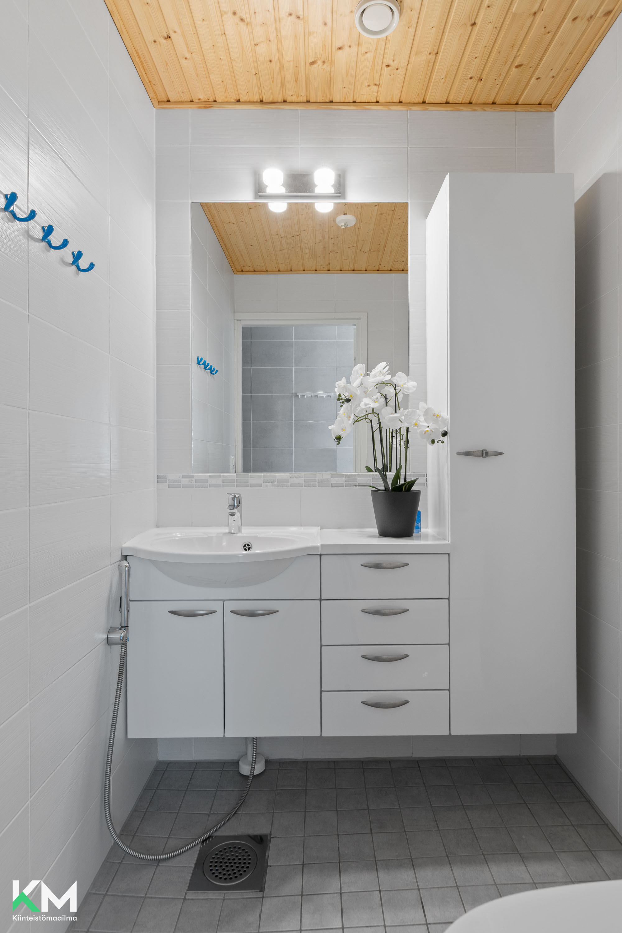 Tuliniementie 8, Vantaa