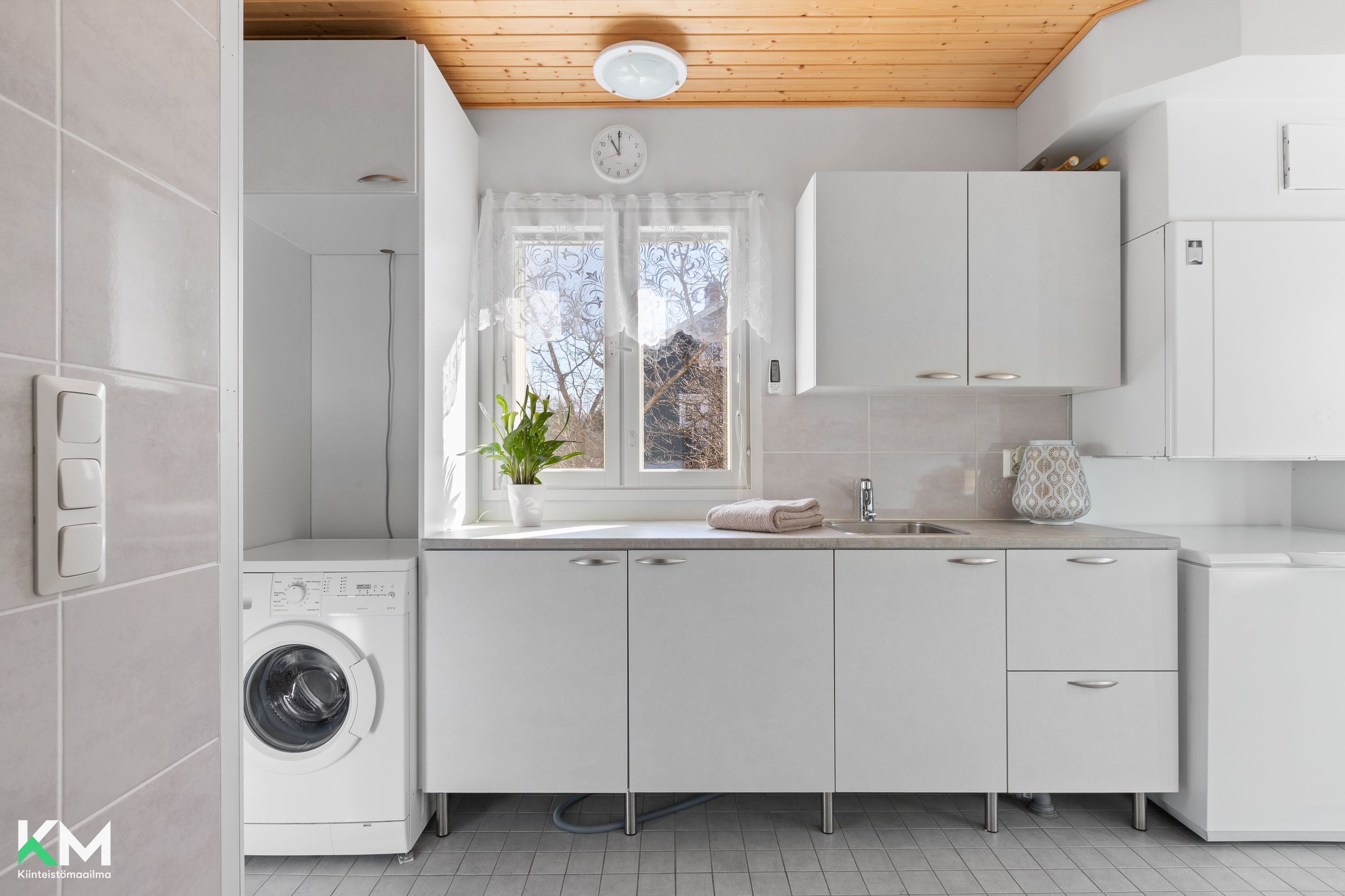 Tuliniementie 8, Vantaa