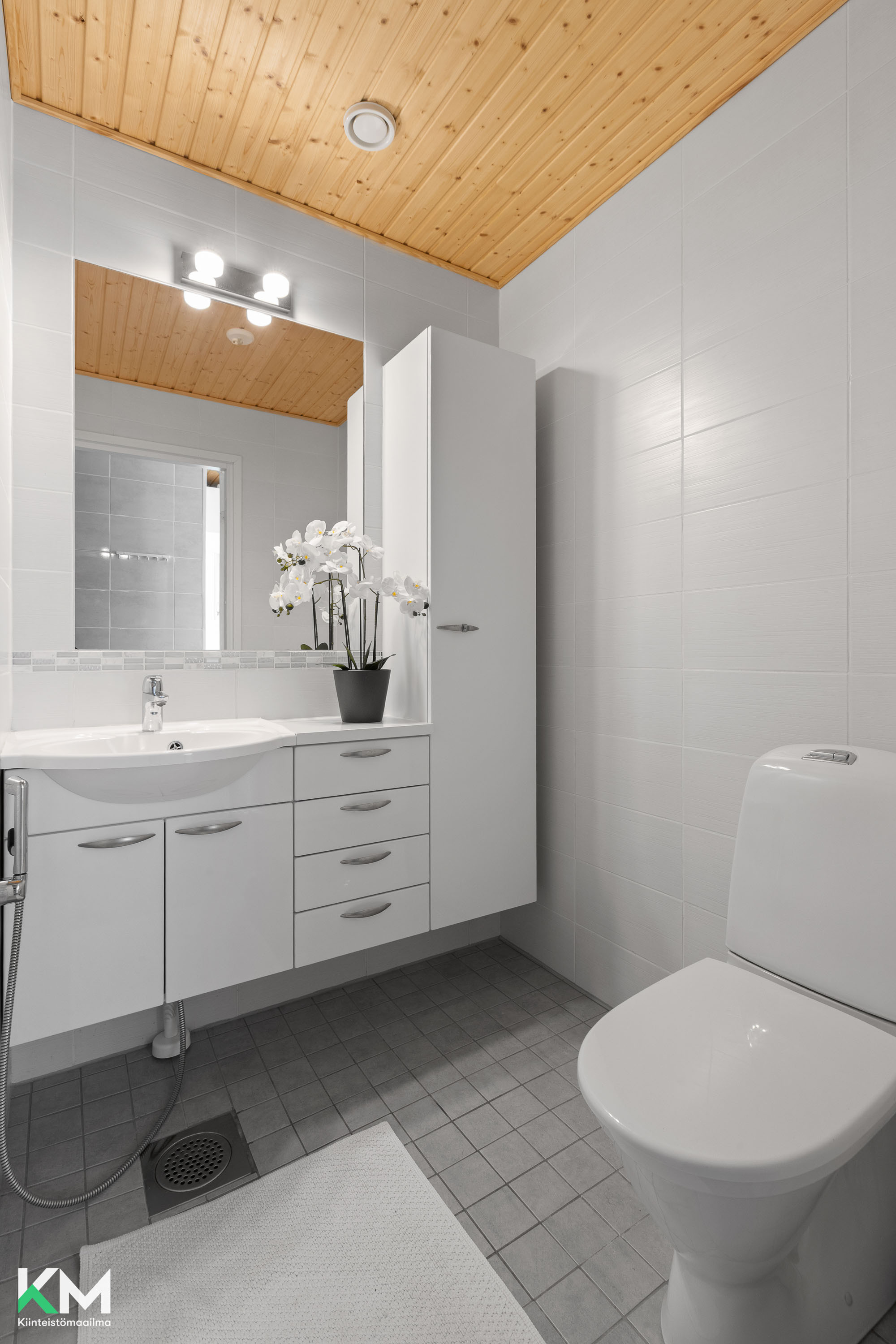 Tuliniementie 8, Vantaa