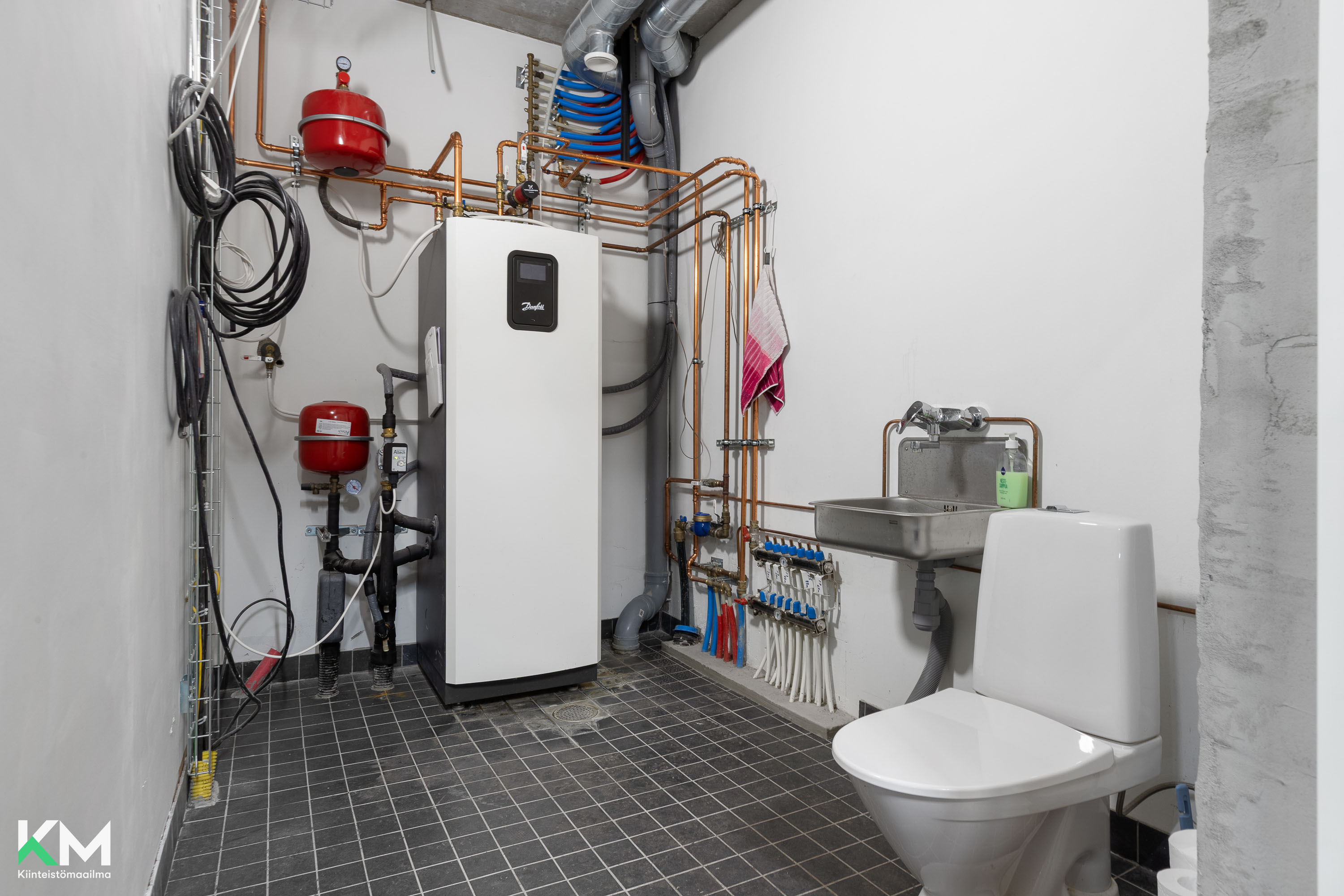 Tuliniementie 8, Vantaa