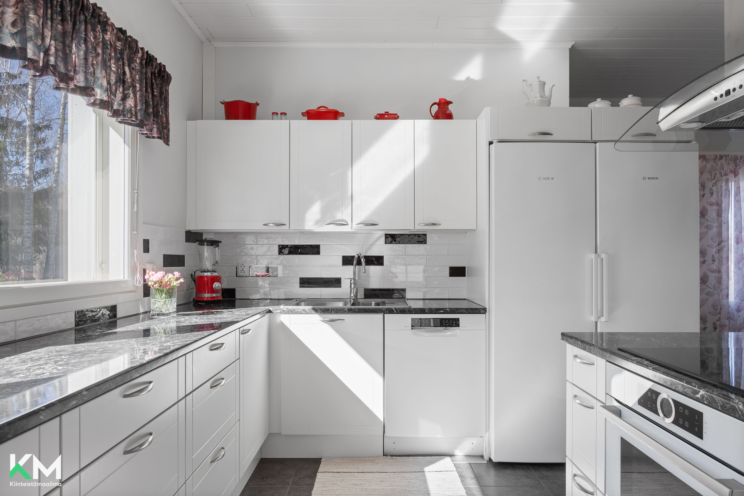 Tuliniementie 8, Vantaa