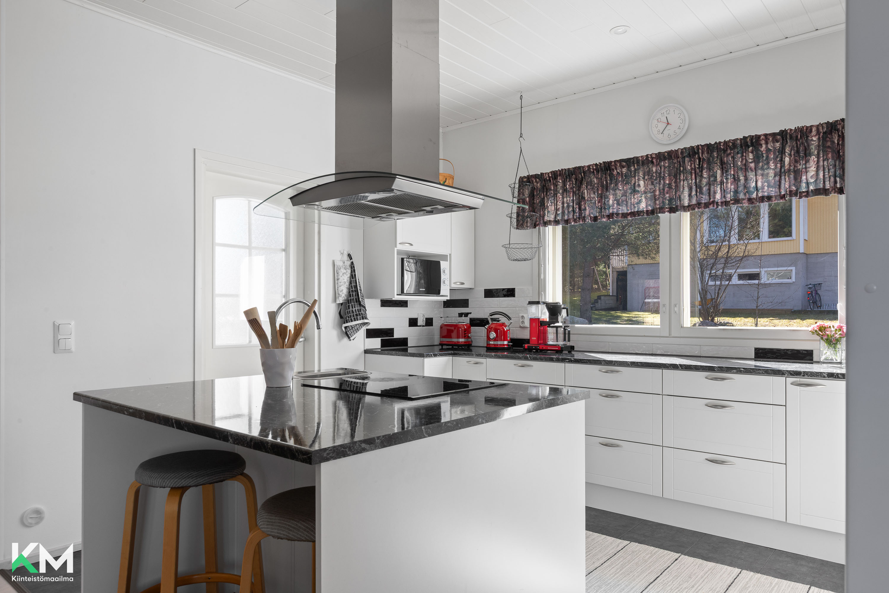 Tuliniementie 8, Vantaa