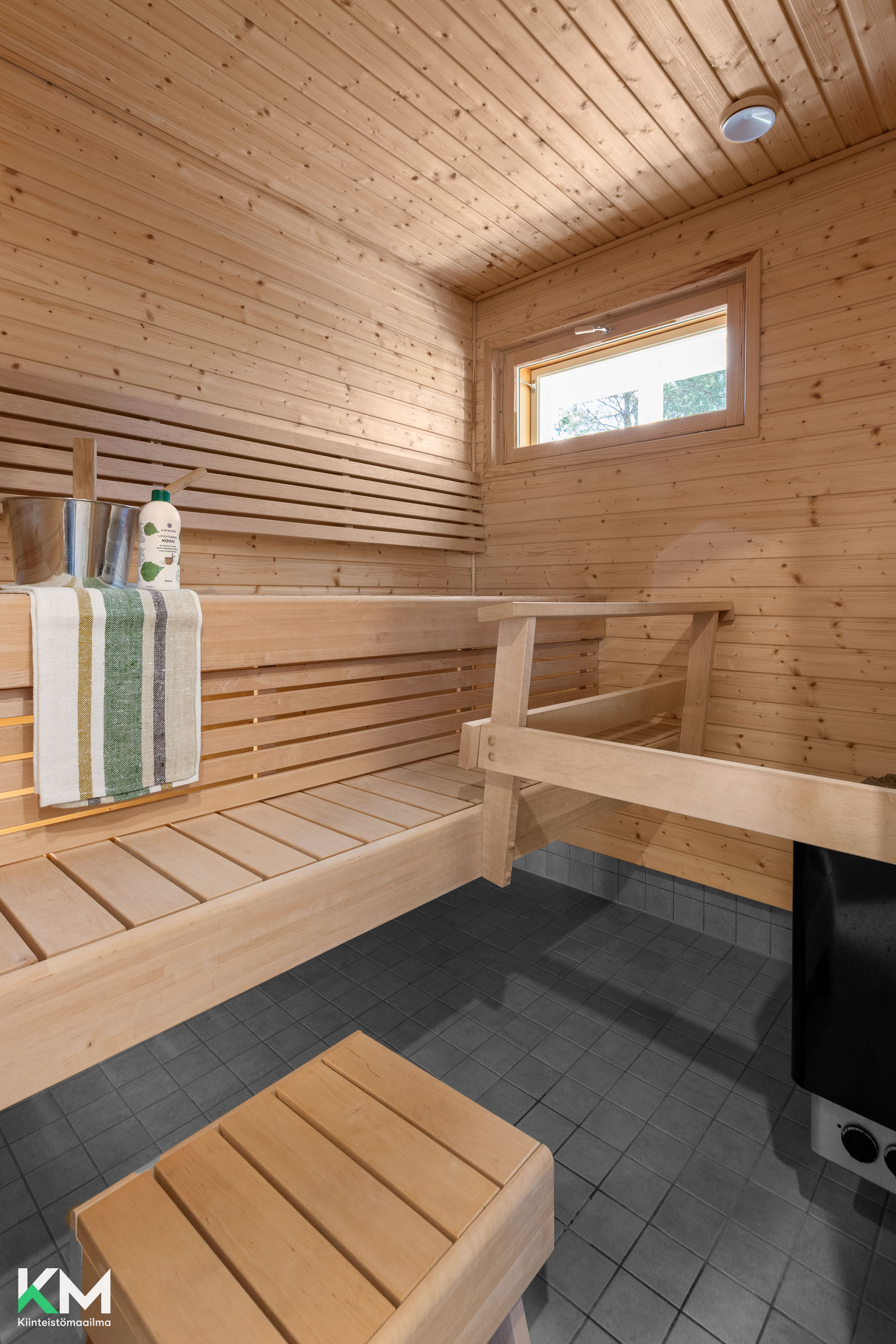 Tuliniementie 8, Vantaa