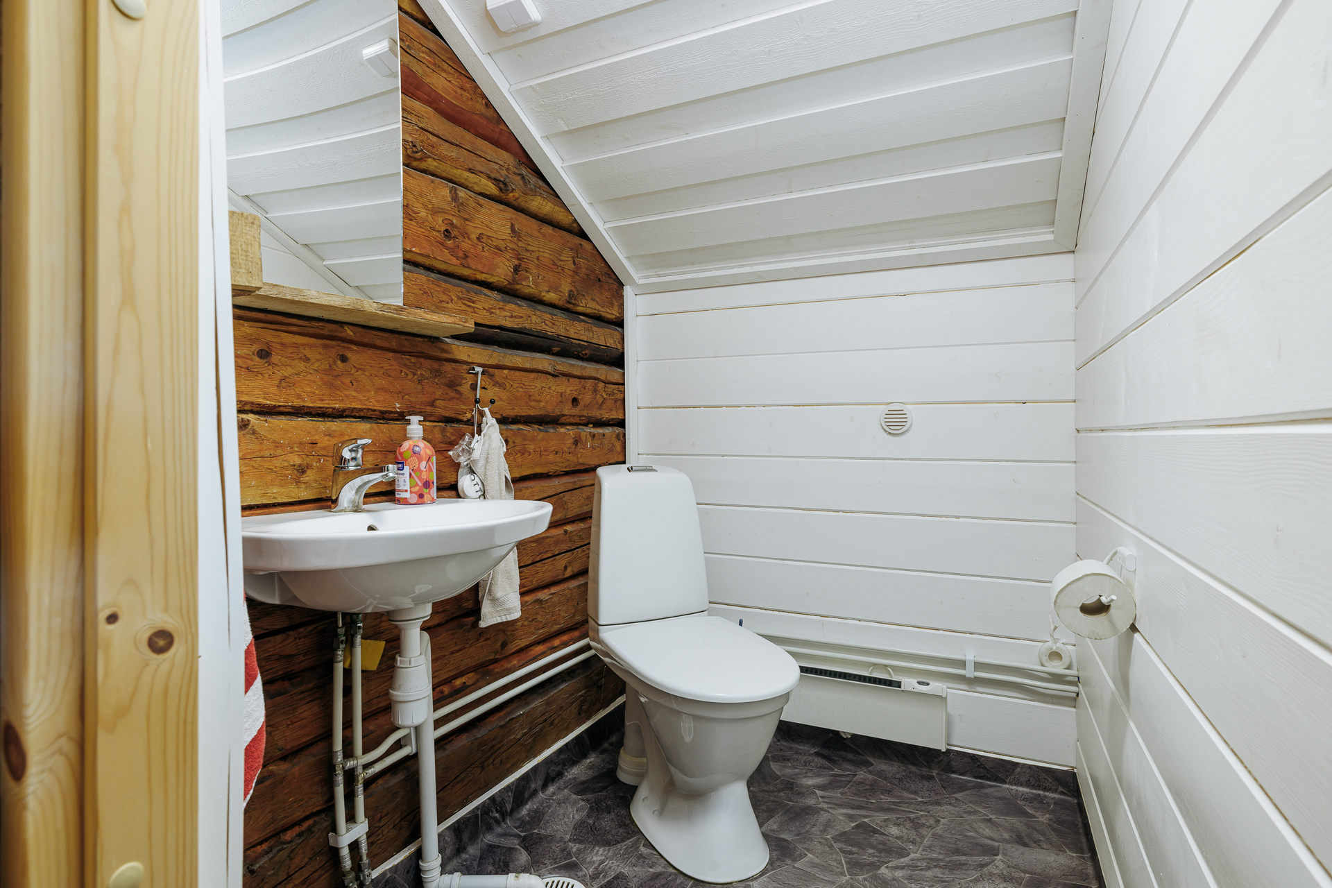 Yläkerran 2. wc
